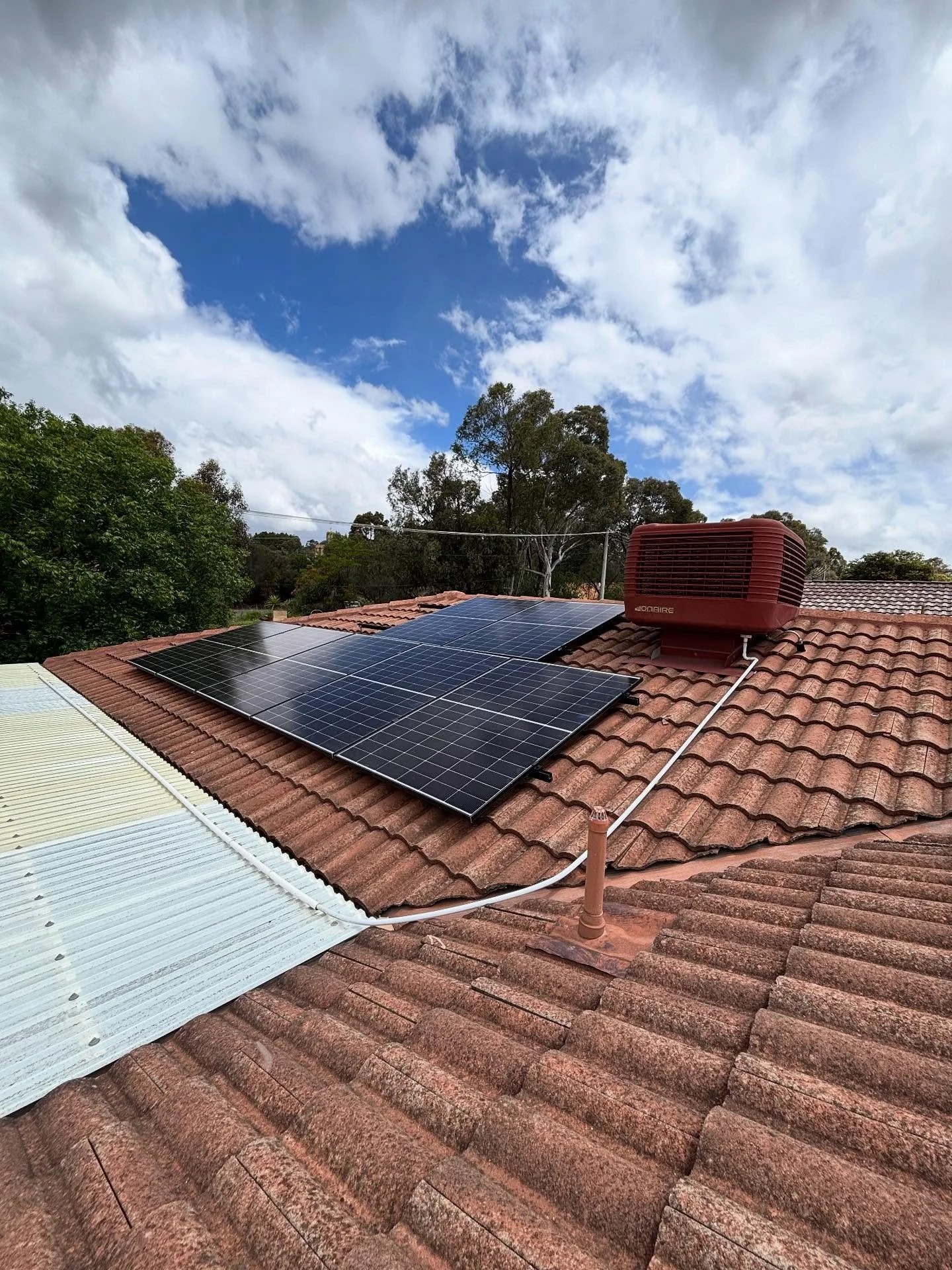 Solar Installation Update ☀️⚡

Our team recently completed the installation of a 6.6 kW solar system powered by a GoodWe inverter, providing our clients with a reliable and efficient renewable energy solution.

This system is designed to maximise day