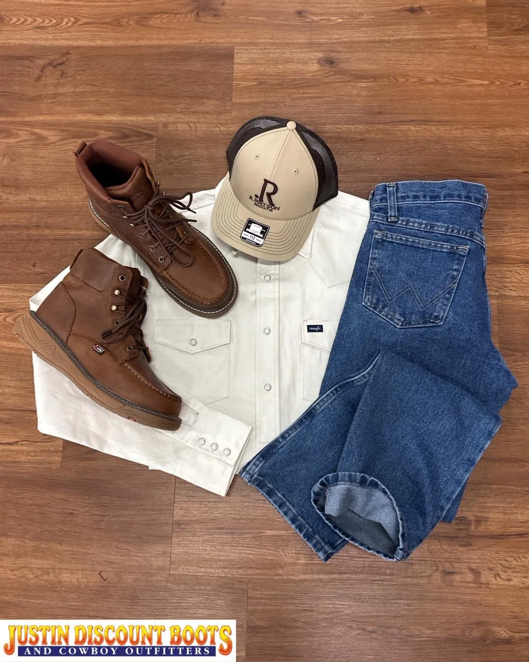 🌵 Western Wednesday 🌵
Gotta love those blue collar fits 😉 
Jeans: @wrangler $32.95
Shirt: @wrangler $35.95
Laceups: @justinboots_ $169.50
Cap: @rwatsonboots $26.95
•
•
#JDB #justindiscountboots #justindiscountbootsandcowboyoutfitters #
