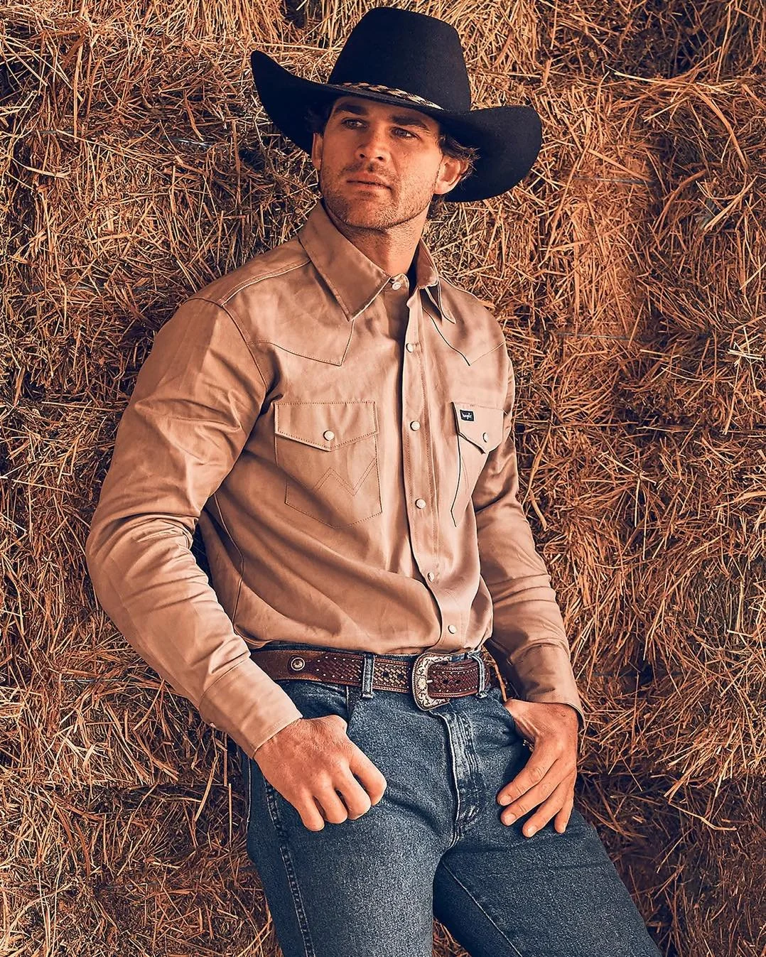 𝘾𝙊𝙒𝘽𝙊𝙔 𝙎𝙏𝙔𝙇𝙀 𝙁𝙍𝙊𝙈 𝙎𝙐𝙉 𝙐𝙋 𝙏𝙊 𝙎𝙐𝙉 𝘿𝙊𝙒𝙉  𝘞𝘩𝘦𝘯 𝘵𝘩𝘦 𝘨𝘰𝘪𝘯𝘨 𝘨𝘦𝘵𝘴 𝘵𝘰𝘶𝘨𝘩, 𝘺𝘰𝘶'𝘭𝘭 𝘣𝘦 𝘨𝘭𝘢𝘥 𝘵𝘰 𝘬𝘯𝘰𝘸 𝘵𝘩𝘪𝘴 𝘴𝘩𝘪𝘳𝘵 𝘩𝘢𝘴 𝘺𝘰𝘶𝘳 𝘣𝘢𝘤𝘬. 𝘞𝘳𝘢𝘯𝘨𝘭𝘦𝘳® 𝘸𝘰𝘳𝘬 𝘴𝘩𝘪𝘳𝘵𝘴 𝘢𝘳?