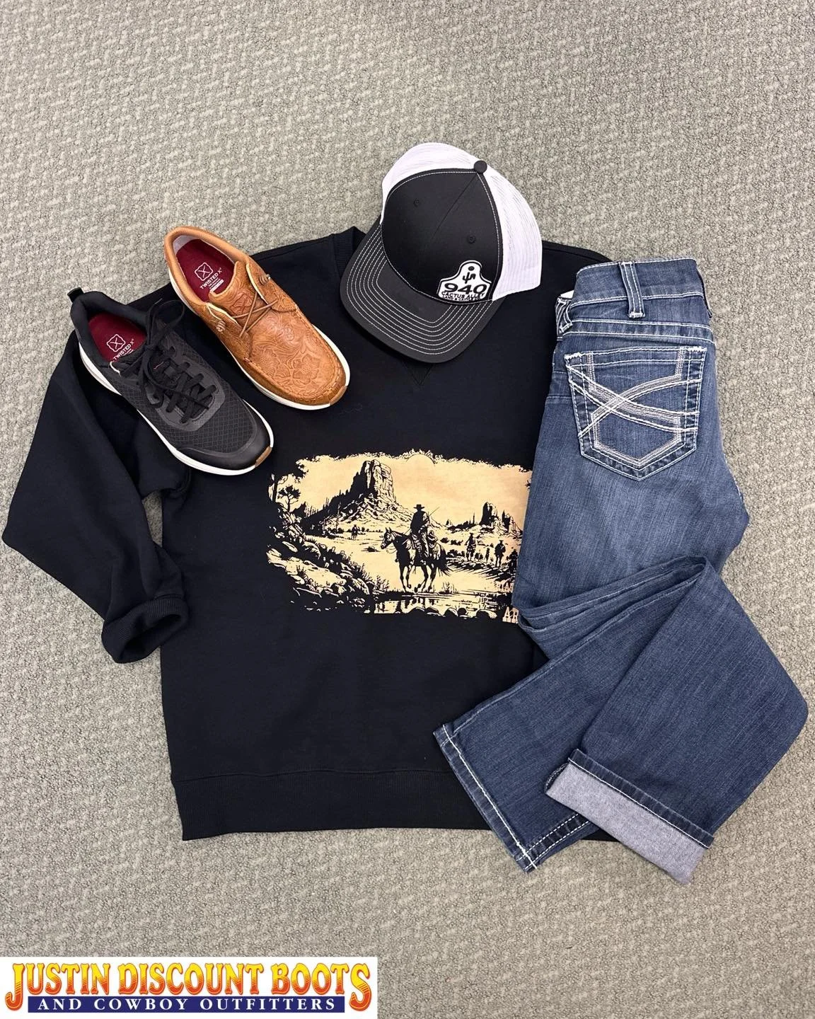🎀 Fashion Friday 🎀

Weekend lineup: a graphic crew, easy-going denim, and two solid shoe options. Top it off with a classic cap and you&rsquo;re out the door 😉 

Jeans: @ariatinternational $39.95
Crewneck: @ariatinternational $59.95
Brown Shoe: @t