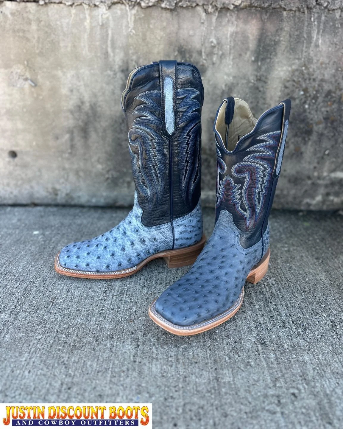 Blue full quill ostrich because they&rsquo;ll go with everything 😉 

| @rwatsonboots |
&bull;
&bull;
#JDB #justindiscountboots #justindiscountbootsandcowboyoutfitters #justintx #westernfashion #rodeofashion #ranchfashion #westernvibes #rodeovibes #r