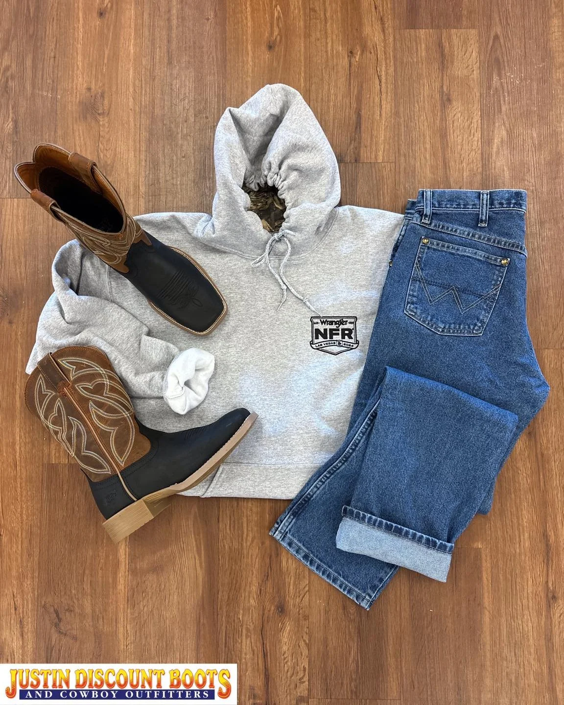 🌵 Western Wednesday 🌵

The perfect fit for those cooler days without the bulk!

Jeans: @wrangler $19.95
Hoodie: $16.00
Boots: @justinboots_ $147.50
&bull;
&bull;
#JDB #justindiscountboots #justindiscountbootsandcowboyoutfitters #justintx #westernfa