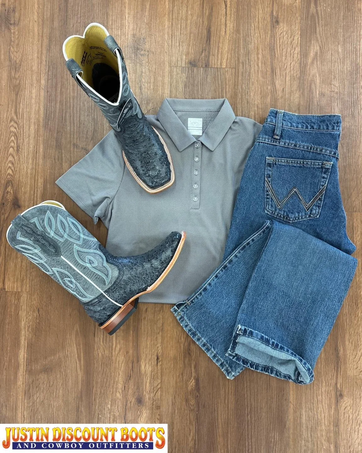 🎀 Fashion Friday 🎀

To all my horse girlies out there&hellip; it doesn&rsquo;t get much better than a durable pair of jeans, comfortable boots, &amp; a breathable polo for those long days with the ponies!!

Jeans: @wrangler $17.95
Shirt: Callaway $