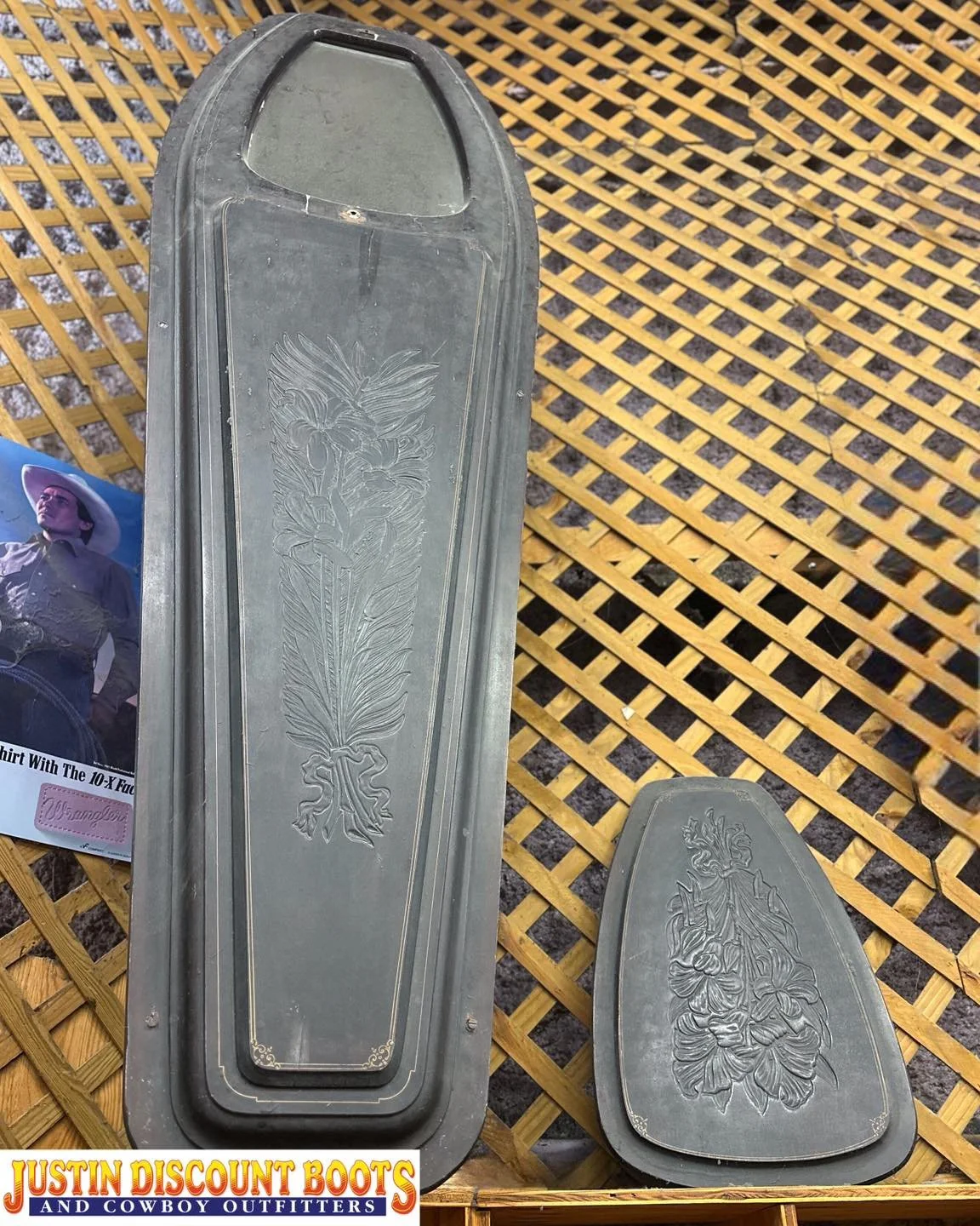 Good Monday morning friends! 

I giggle every time I walk into our men&rsquo;s Wrangler room because who else has an antique casket on display 😂

Did you know they put windows in the caskets for 3 very different reasons. The first was to allow safe 