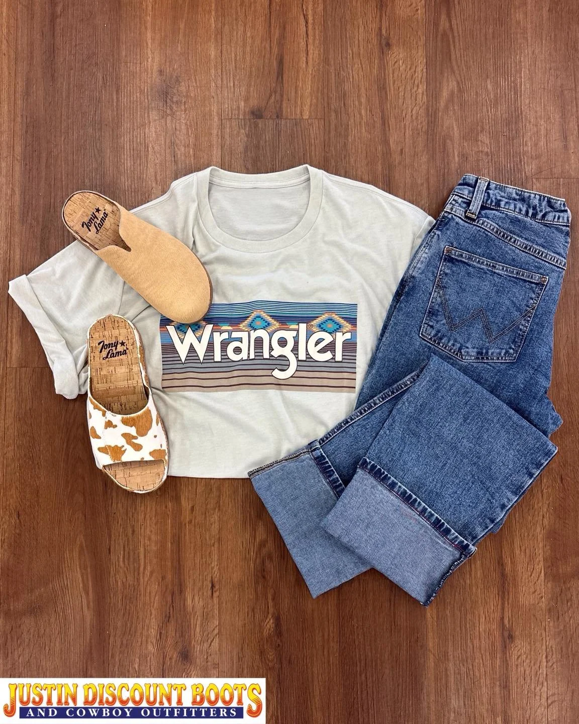 🎀 Fashion Friday 🎀

The perfect ensemble for whatever Spring brings your way 🌻 

Jeans: @wrangler $45.95
Tee: @wrangler $10.00
Potato Shoe: @tonylamaboots $112.50
Sandals: @tonylamaboots $104.50
&bull;
&bull;
#JDB #justindiscountboots #justindisco