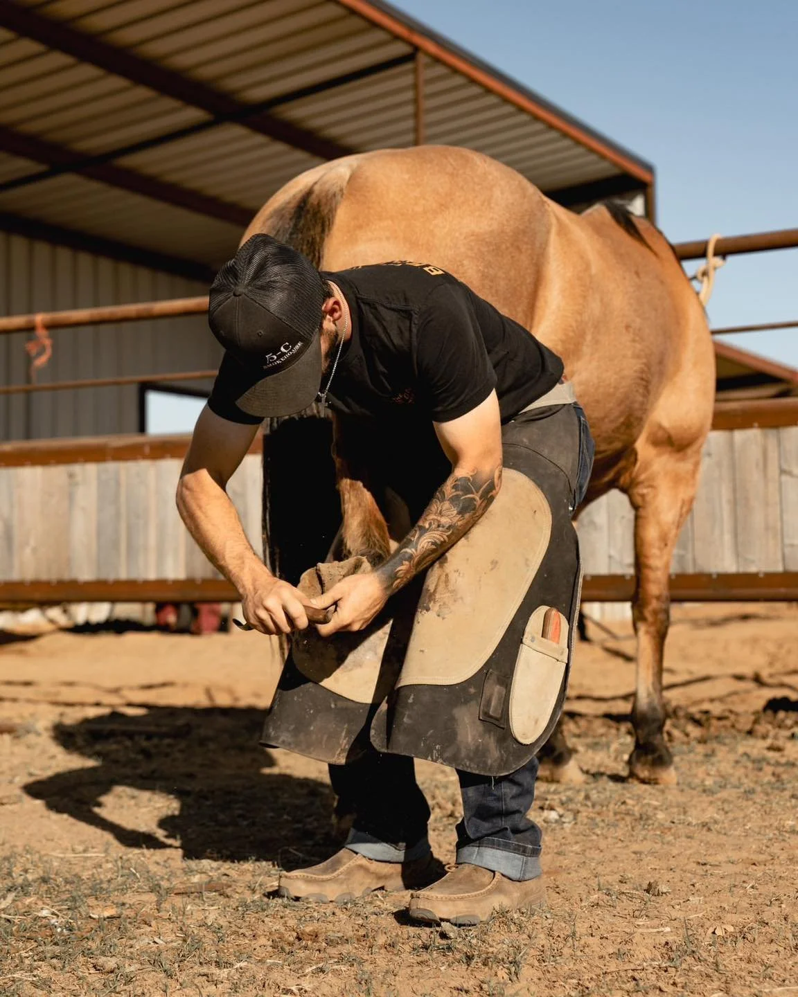 When your work keeps you on your feet, comfort matters. &mdash; @twistedx 
&bull;
&bull;
#JDB #justindiscountboots #justindiscountbootsandcowboyoutfitters #justintx #westernfashion #rodeofashion #ranchfashion #westernvibes #rodeovibes #ranchvibes #tw