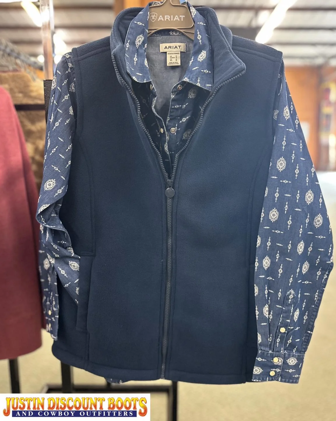 A wardrobe staple, our snap shirt belongs in every cowgirl&rsquo;s closet. Authentically styled with pearl snaps and Western yokes, it looks good whether it&rsquo;s dressed up or covered in dust. 
&mdash; @ariatinternational 
&bull;
&bull;
#JDB #just