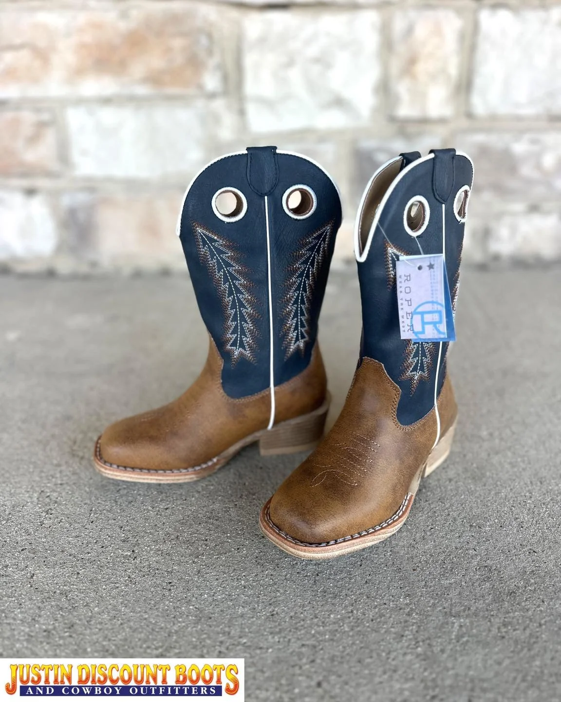 Let&rsquo;s cowboy!

| @roperworld |
&bull;
&bull;
#JDB #justindiscountboots #justindiscountbootsandcowboyoutfitters #justintx #westernfashion #rodeofashion #ranchfashion #westernvibes #rodeovibes #ranchvibes #roper
