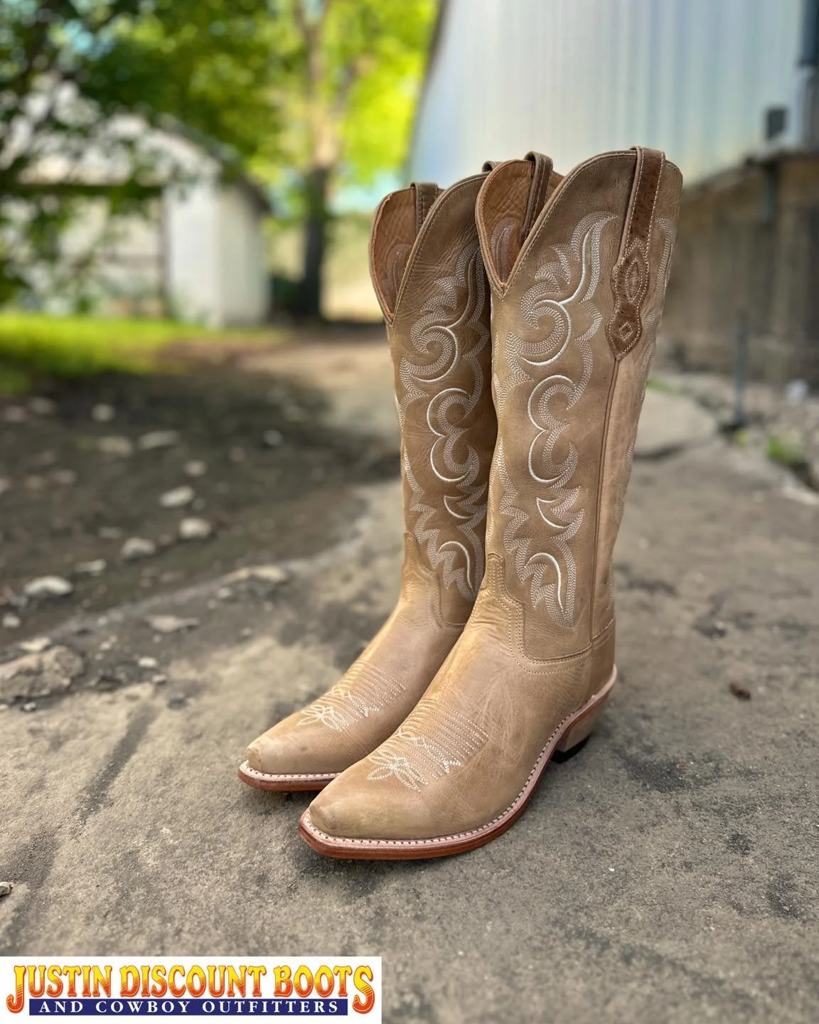 Perfect for every occasion!
&bull;
&bull;
#JDB #justindiscountboots #justindiscountbootsandcowboyoutfitters #justintx #westernfashion #rodeofashion #ranchfashion #westernvibes #rodeovibes #ranchvibes