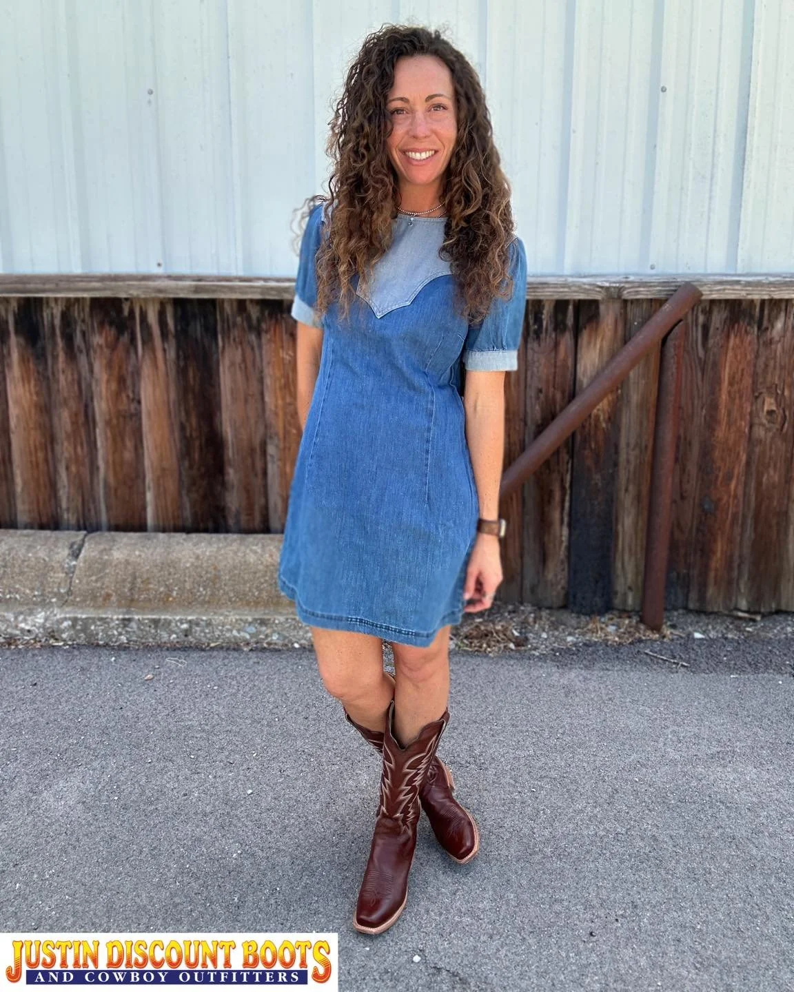 Warner weather means it&rsquo;s time to break out the dresses &amp; we just received a whole bunch 😉 Stop in our North Store at the northwest corner of 156 &amp; 407 to see the entire collection!

| @wrangler |
&bull;
&bull;
#JDB #justindiscountboot