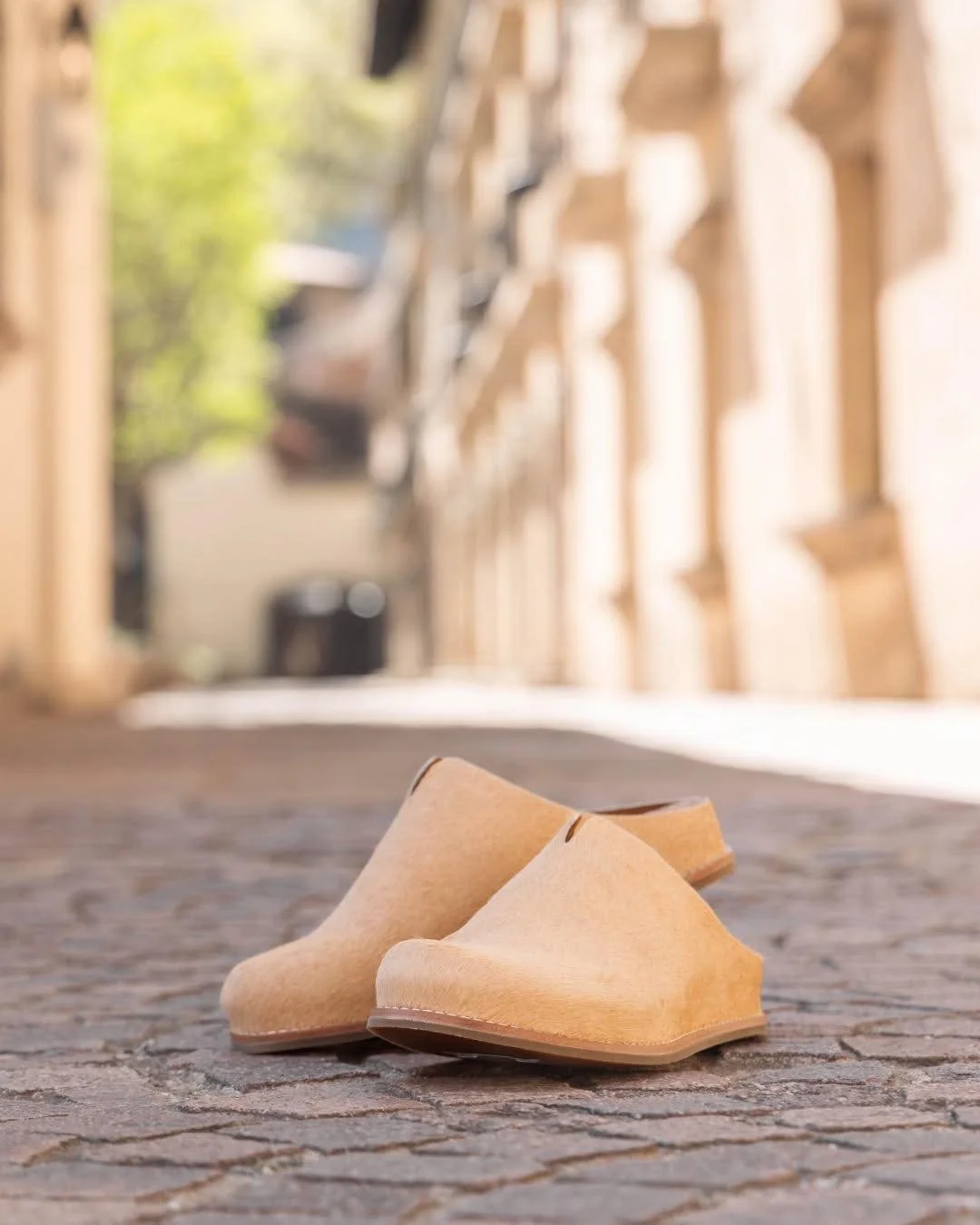 The Atrani clogs blend effortless comfort with western-inspired style.&mdash; @tonylamaboots 

We call them potato shoes and we&rsquo;ve got them in store so you can treat your feet to the cutest casuals ever!
&bull;
&bull;
#JDB #justindiscountboots 