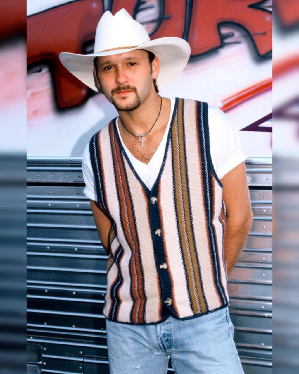 🤠 Throwback Thursday 🤠

Just like today&rsquo;s fashion, back in 1994 it could go from extreme to the other BUT these guys are classic 90&rsquo;s fashion to a T!

I think my favorite has to be the sweater vest!!
&bull;
&bull;
#JDB #justindiscountbo
