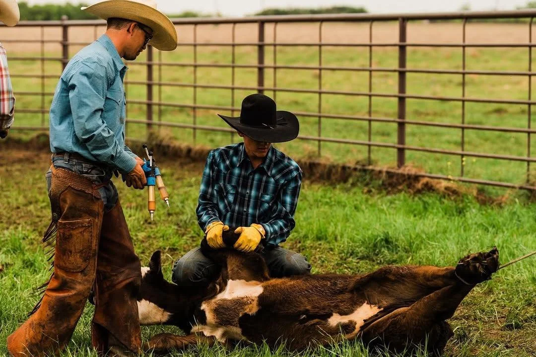 Real work, real dirt, real life.
Wear something that&rsquo;s built for all of it

&mdash; @roperworld 
&bull;
&bull;
#JDB #justindiscountboots #justindiscountbootsandcowboyoutfitters #justintx #westernfashion #rodeofashion #ranchfashion #westernvibes