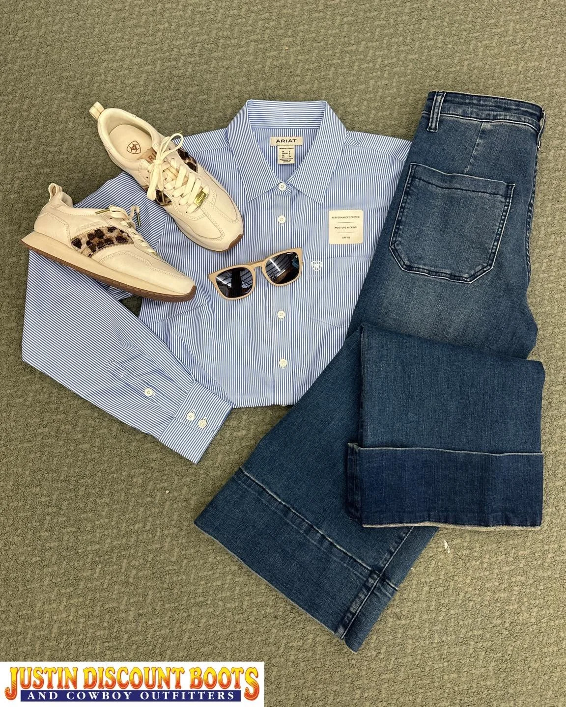 🎀 Fashion Friday 🎀

Ladies, be prepared to have all eyes on you in this outfit 😉 

Jeans: @stetsonusa $74.95
Shirt: @ariatinternational $54.95
Casuals: @ariatinternational $92.50
Shades: @bexsunglasses $179.00
&bull;
&bull;
#JDB #justindiscountboo