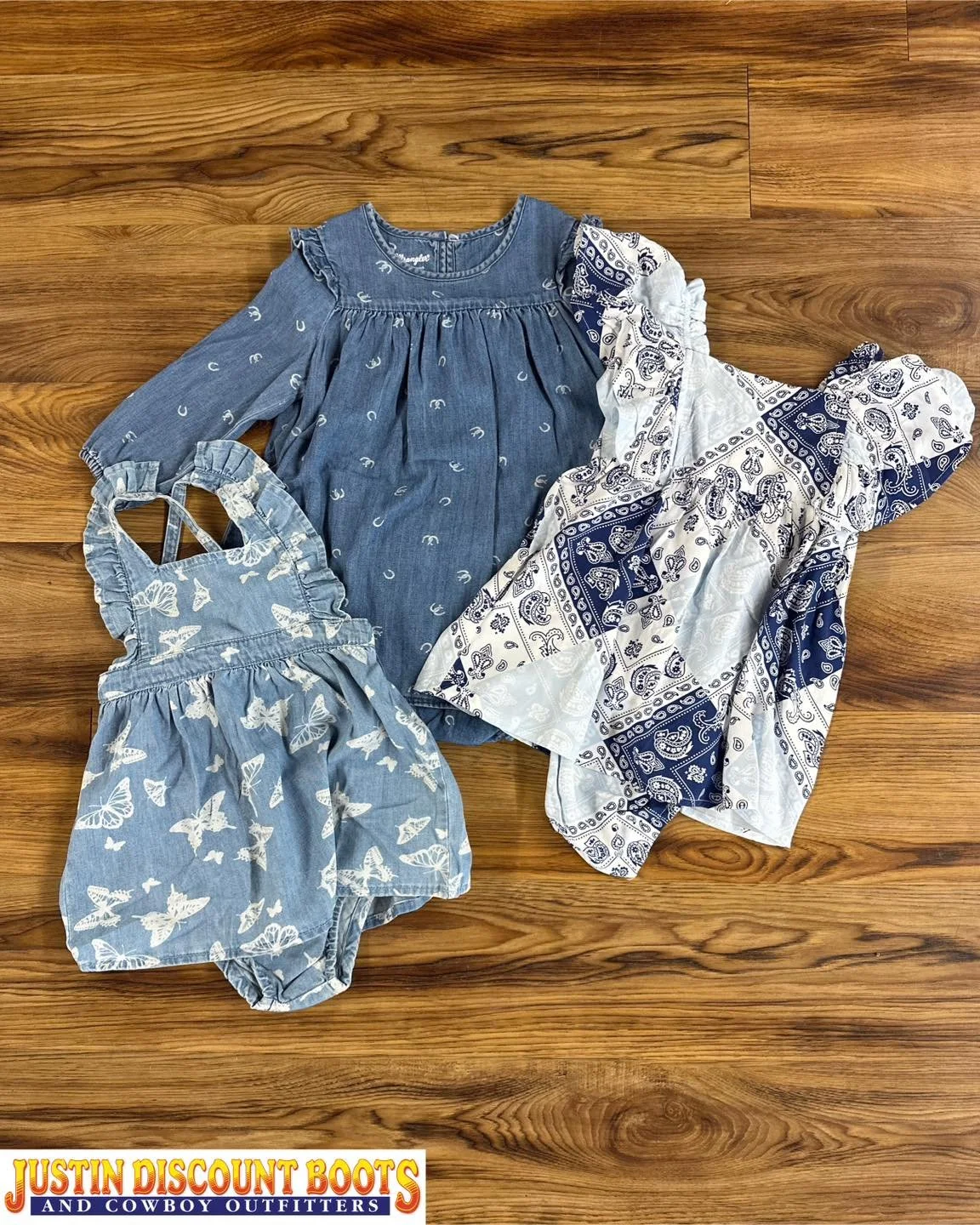 Blue Jean Baby!!

| @wrangler |
&bull;
&bull;
#JDB #justindiscountboots #justindiscountbootsandcowboyoutfitters #justintx #westernfashion #rodeofashion #ranchfashion #westernvibes #rodeovibes #ranchvibes #wrangler
