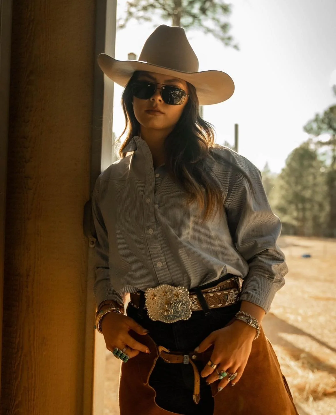 Cowgirl energy turned all the way up!

📸 @bexsunglasses
&bull;
&bull;
#JDB #justindiscountboots #justindiscountbootsandcowboyoutfitters #justintx #westernfashion #rodeofashion #ranchfashion #westernvibes #rodeovibes #ranchvibes #bexsunglasses