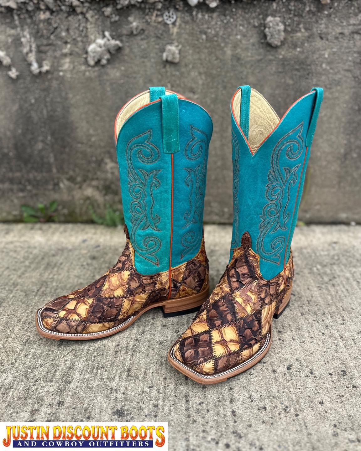 🔔 Boot of the Week 🔔

Combining the cigar matte with the antique saddle big bass AND pairing it with the turquoise sinsation shaft&hellip; chefs kiss!!

| @horsepowerboots |
&bull;
&bull;
#JDB #justindiscountboots #justindiscountbootsandcowboyoutfi