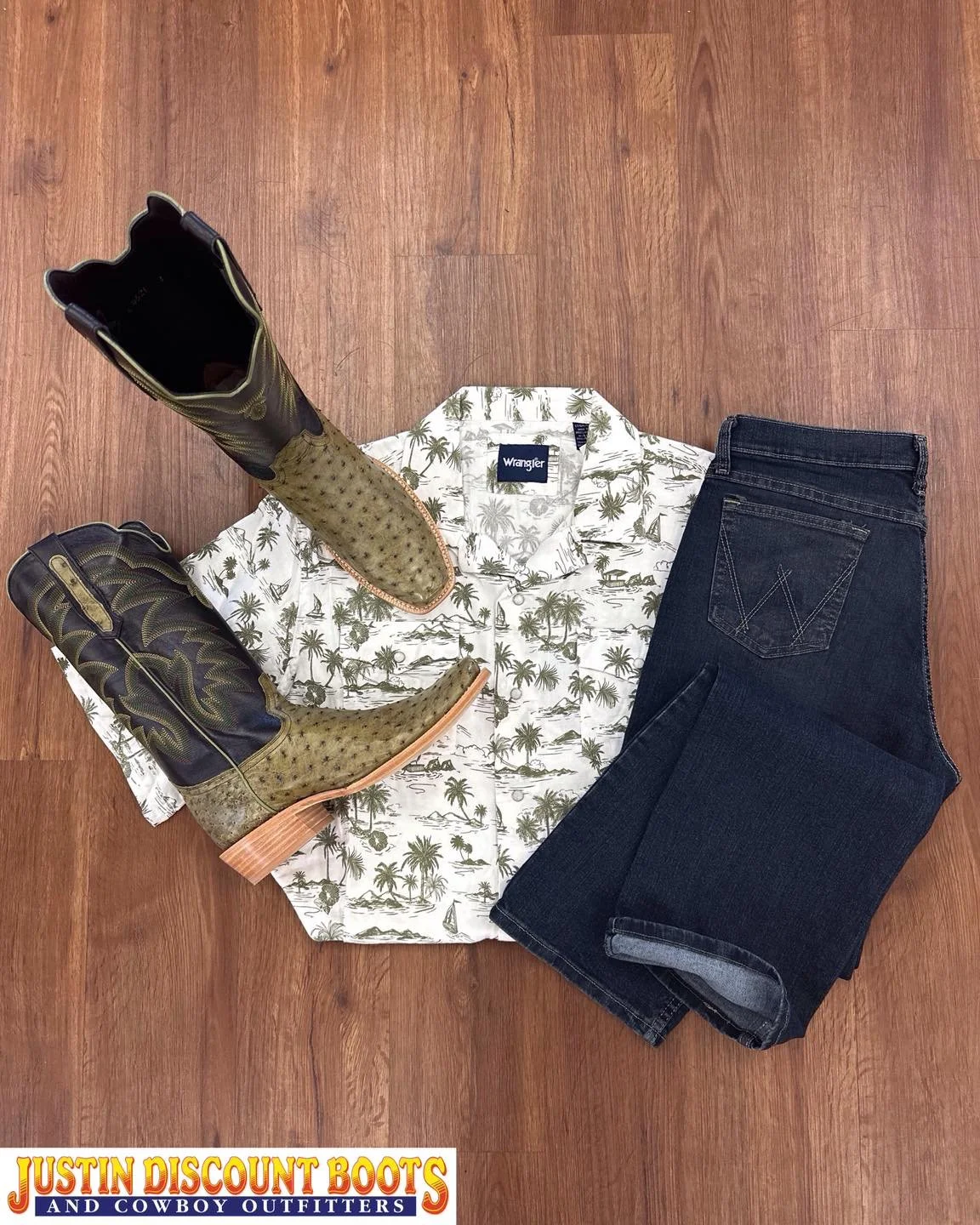 🌵 Western Wednesday 🌵

You just gotta keep livin', man. L-I-V-I-N.

Jeans: @wrangler $54.95
Shirt: @wrangler $24.95
Boots: @rwatsonboots $450.50
&bull;
&bull;
#JDB #justindiscountboots #justindiscountbootsandcowboyoutfitters #justintx #westernfashi