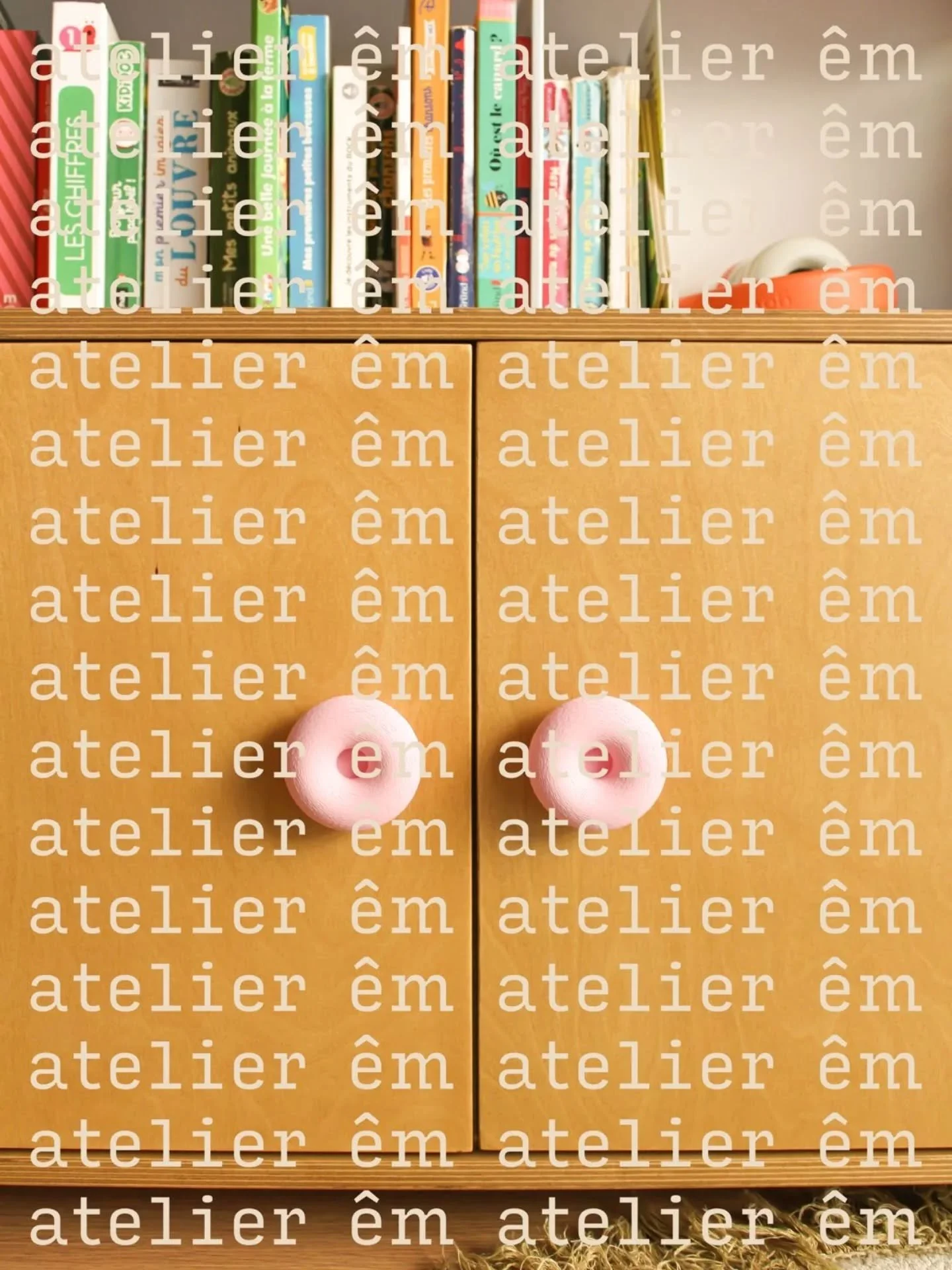 PROJET DONUTS

Conception, fabrication et pose d'un placard de rangement et d'un meuble range vinyles sur une biblioth&egrave;que existante.
Agencement en Contreplaqu&eacute; Bouleau, finition vernis teinte ch&ecirc;ne moyen.

Reprise du vernis des t