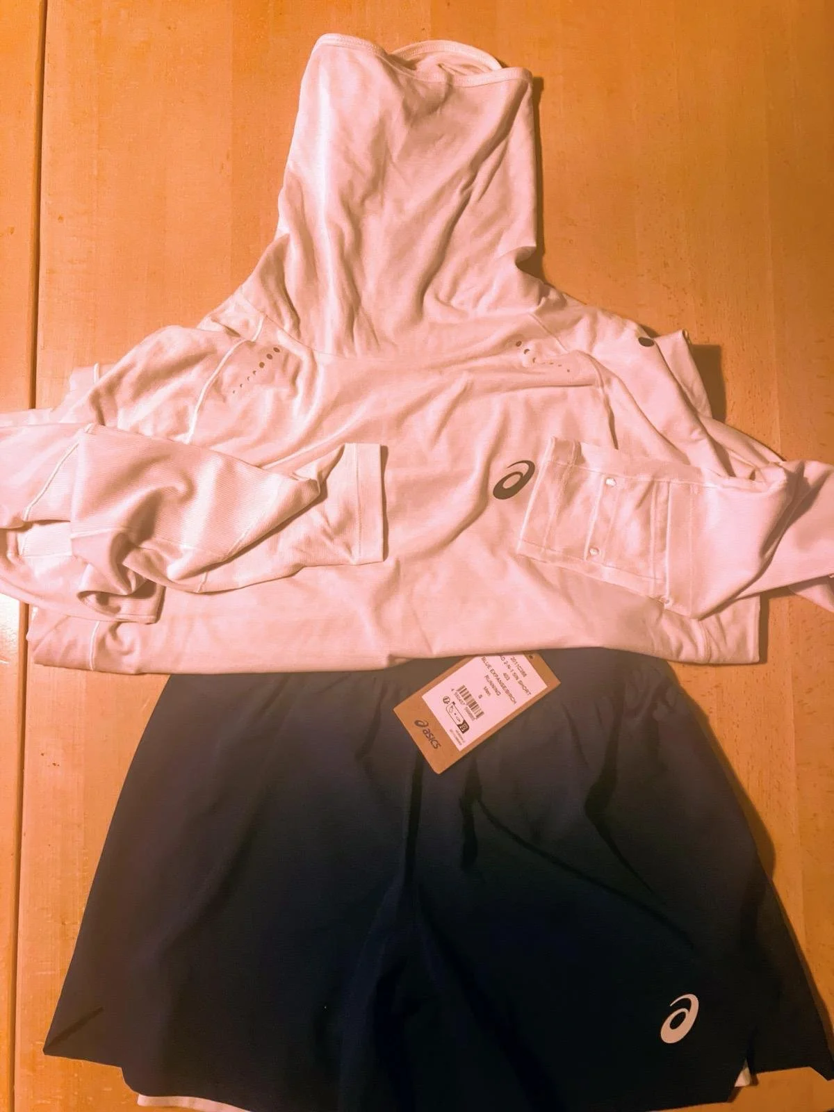 Asics top and shorts (men S)