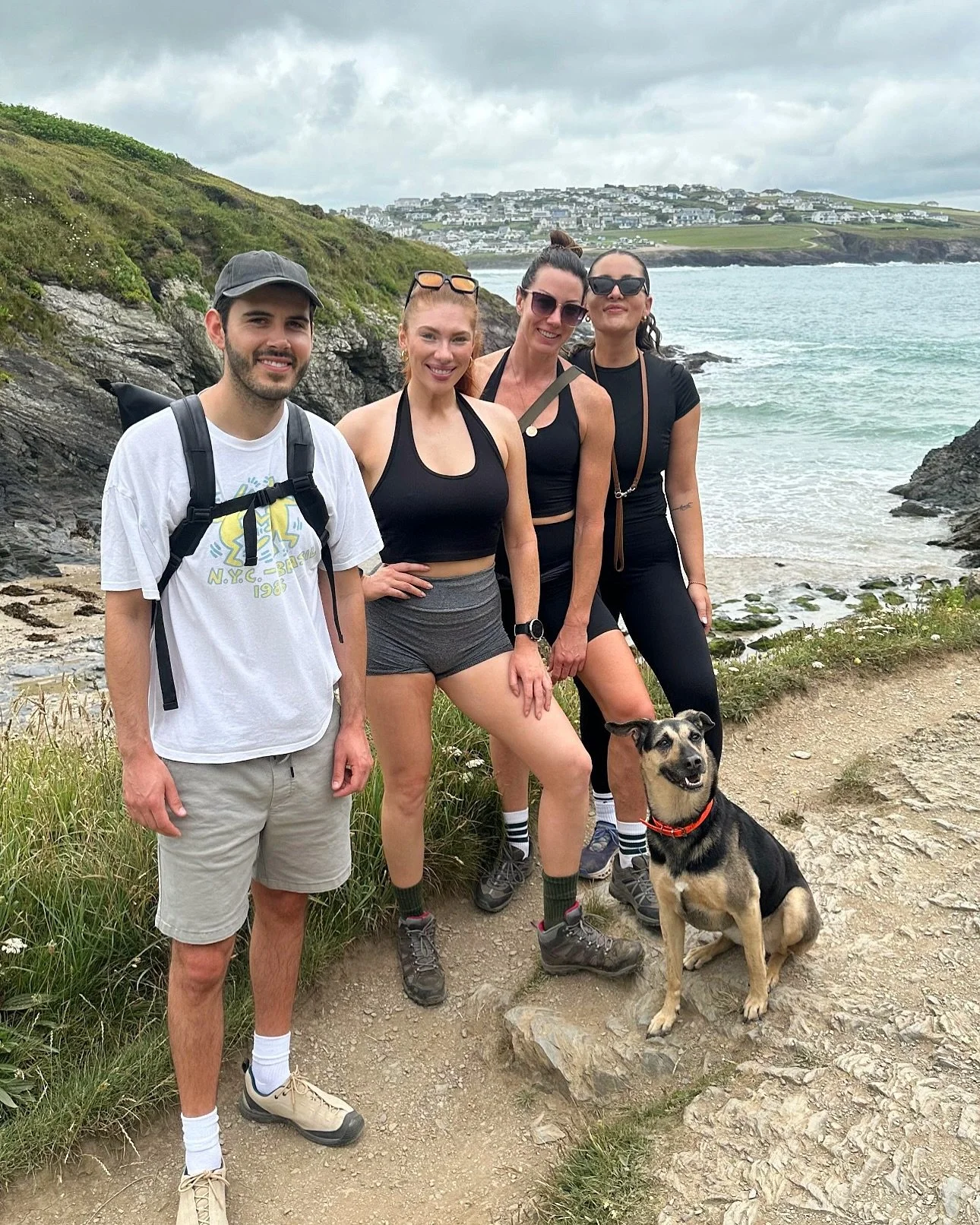 Bad surfing skills, sunsets , cheating card games, long hikes and strawberry picking with pals&hellip; what more could you ask for🍓🍄✨