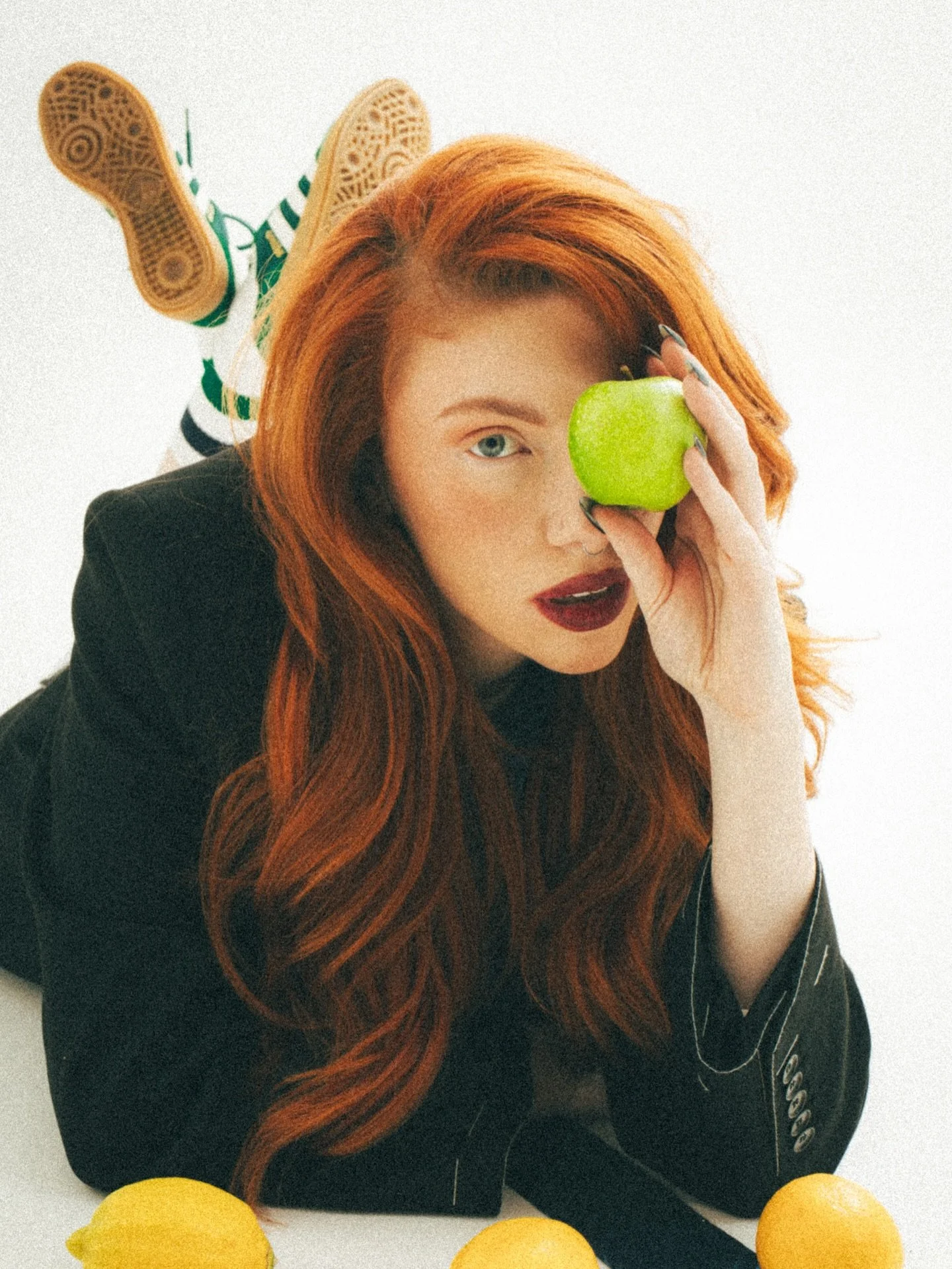 Lemme bite it 🍏

Shot by: @briphoto__ 
MUA: @sofiiamuah