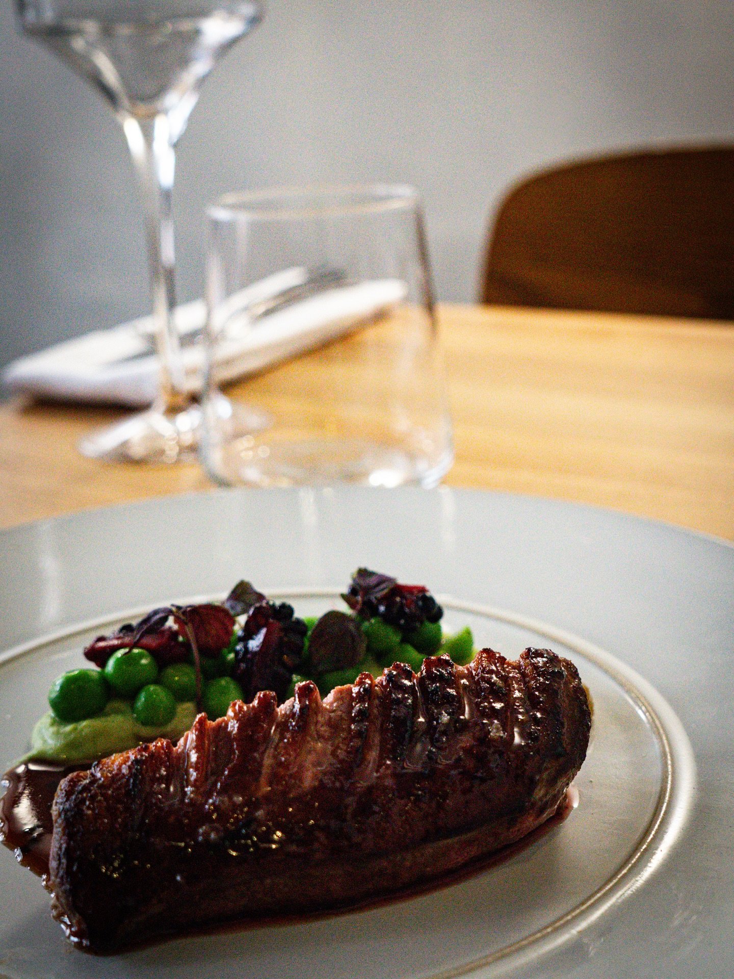 Le &laquo;&nbsp;Filet de canette&nbsp;&raquo;, &agrave; d&eacute;couvrir dans notre carte blanche 
Au Bistrot Coco

#bistrotcoco #strasbourgfood #carteblanche #cuisineinstinctive #gastronomiestrasbourg #guidemichelin #michelinfrance #strasbourgrestau
