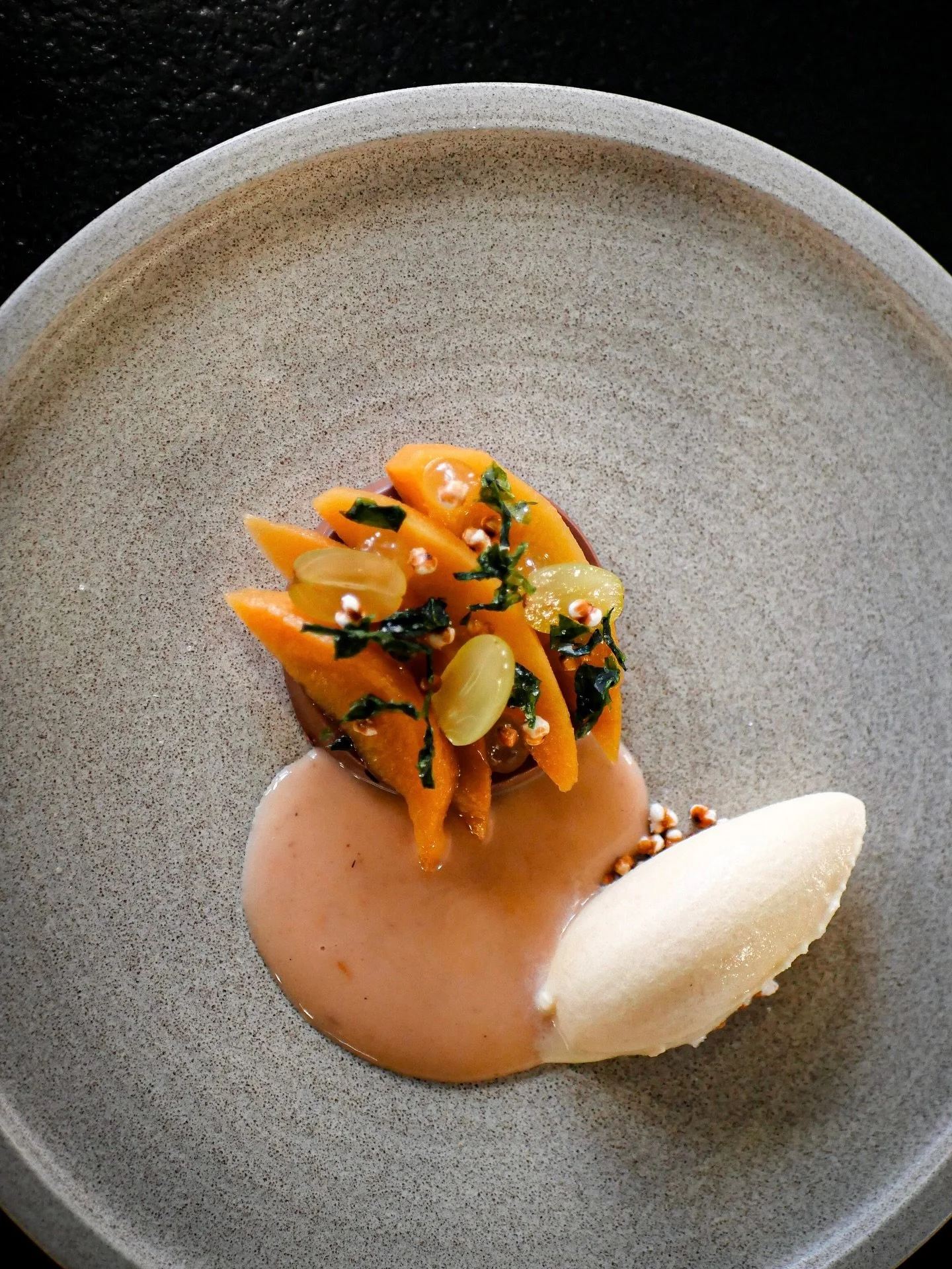 &laquo;&nbsp;Coing confit &amp; ganache de chocolat noir&nbsp;&raquo; de notre nouvelle carte blanche est &agrave; d&eacute;couvrir au Bistrot Coco, alors venez le d&eacute;guster !
Du mardi au samedi

#bistrotcoco #strasbourgfood #carteblanche #cuis