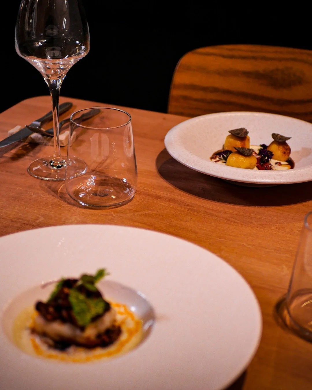 Deux assiettes, une m&ecirc;me intention.
La carte blanche &eacute;volue, au rythme de l&rsquo;inspiration du chef.

Au Bistrot Coco
R&eacute;servation en ligne &middot; bistrot-coco.fr