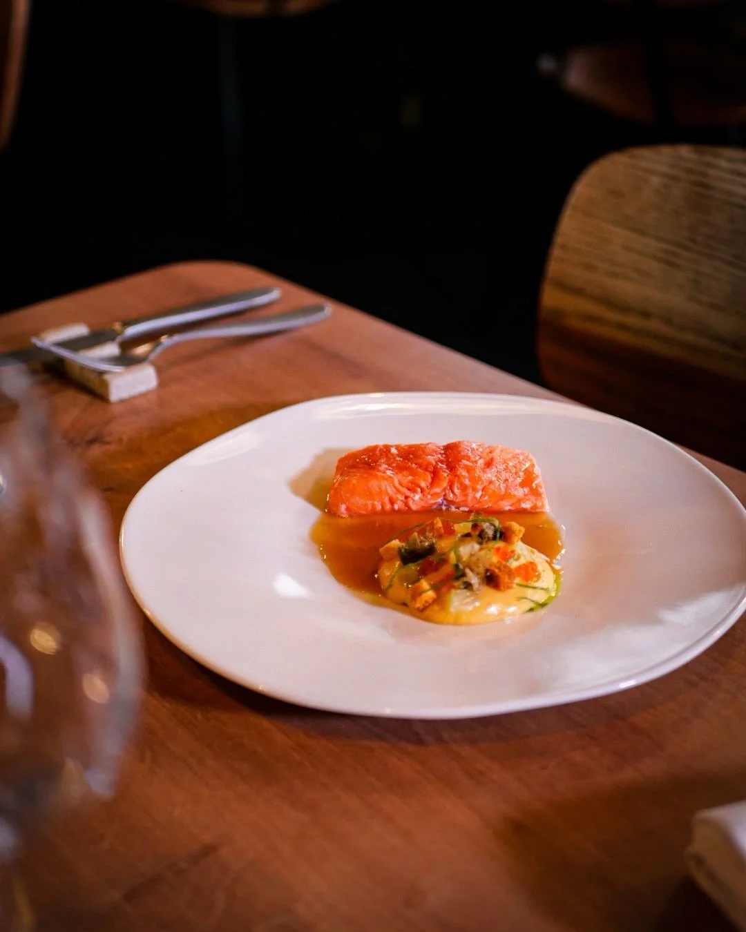 Truite du Heimbach cuite &agrave; la vapeur, une chair d&eacute;licate qui r&eacute;v&egrave;le toute sa finesse.

Au Bistrot Coco
R&eacute;servation en ligne &middot; bistrot-coco.fr