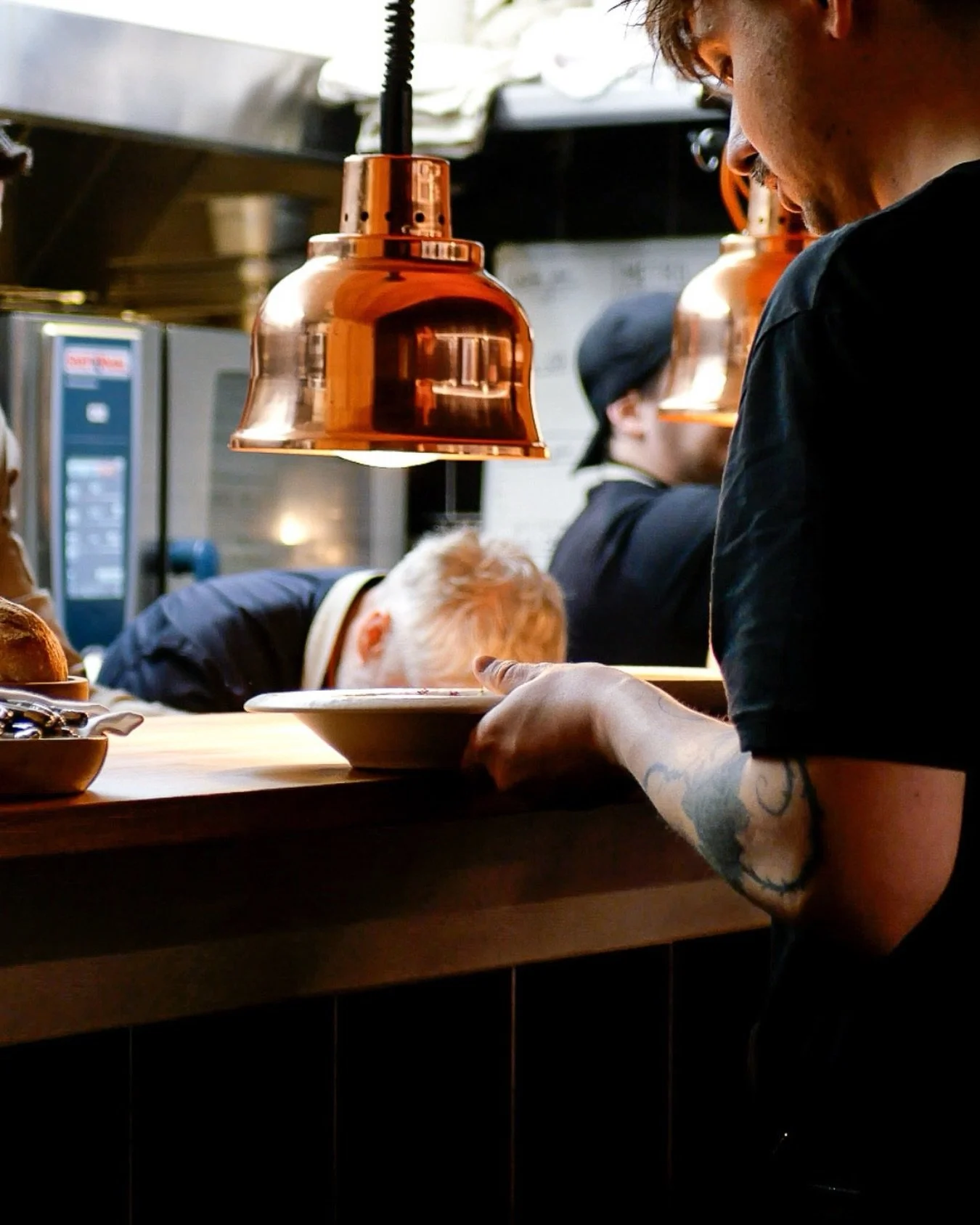 Le service s&rsquo;anime, les assiettes quittent la cuisine&hellip; et le nouveau menu d&eacute;jeuner entre en sc&egrave;ne.

Au Bistrot Coco
R&eacute;servation en ligne &middot; bistrot-coco.fr