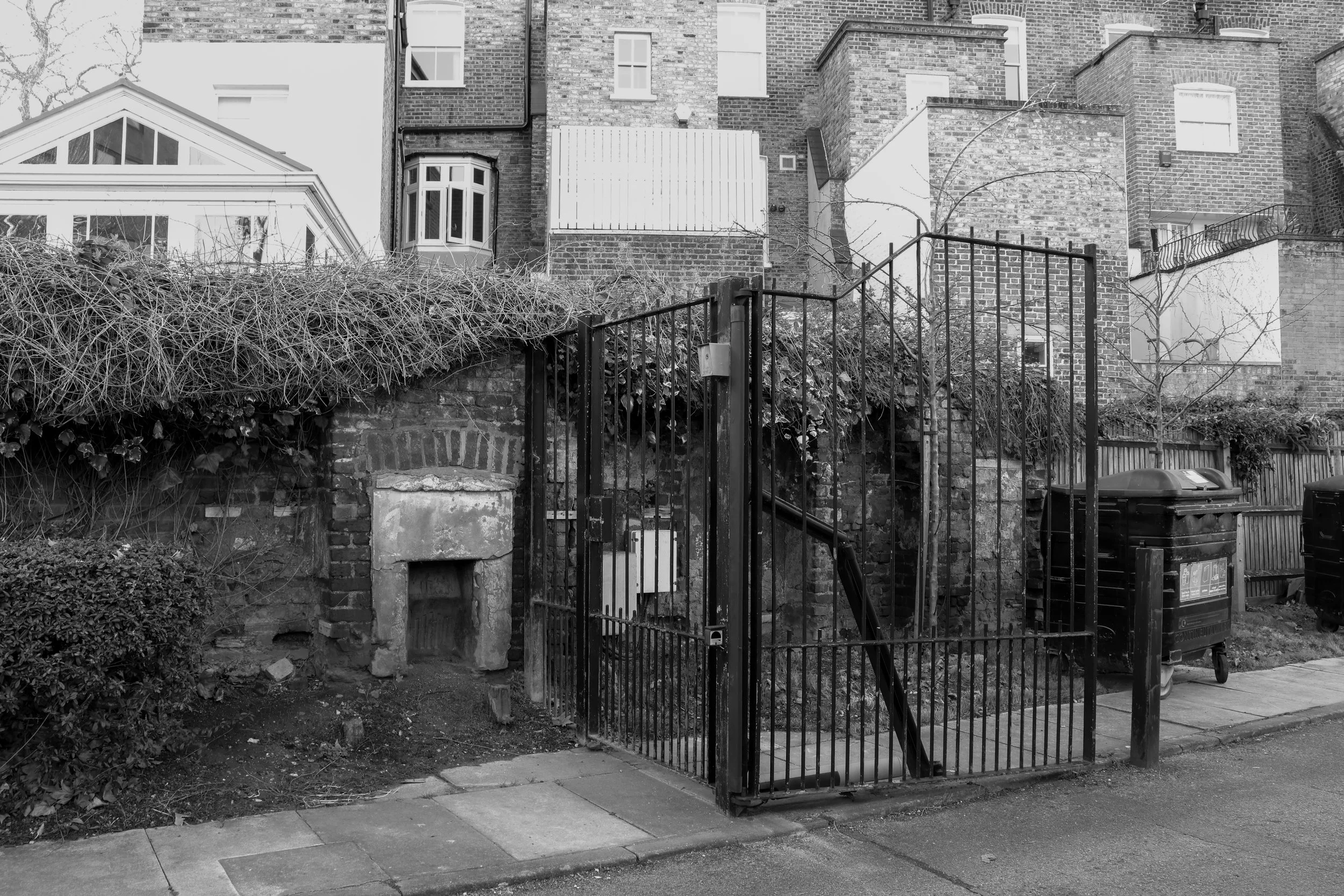 51.492978 N,-0.133208 E