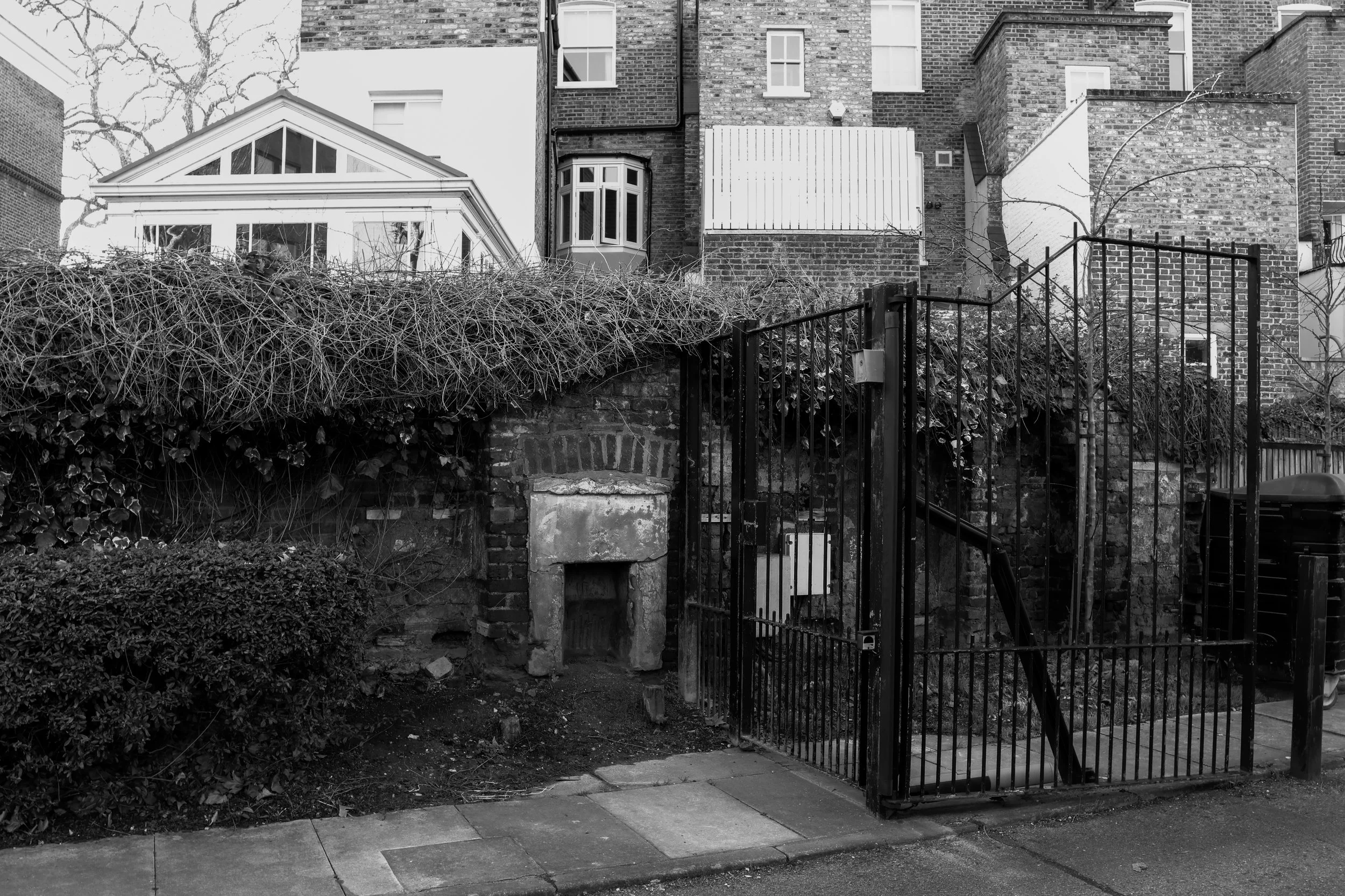 51.492978 N,-0.133208 E