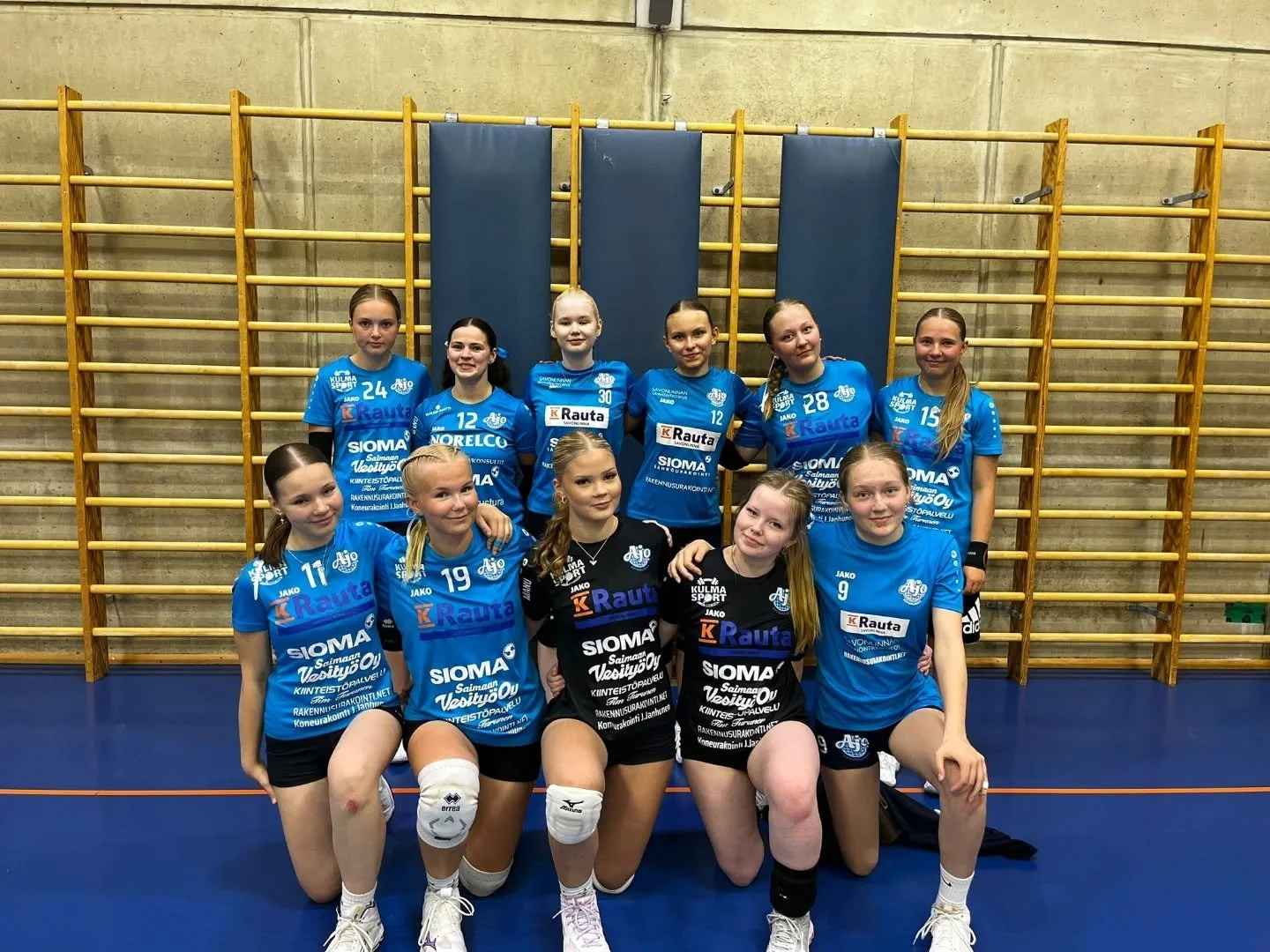 Ajon junioreita pelasi @linnavolley parissakin porukassa! 
Omassa B-tytt&ouml;jen joukkueessa yhdell&auml; aikuispelaajavahvistuksella sek&auml; C- ja B-ik&auml;isi&auml; yhteisporukassa @mikkelinpassarit pelaajien kanssa!! 
Naisten joukkueen pelaaji