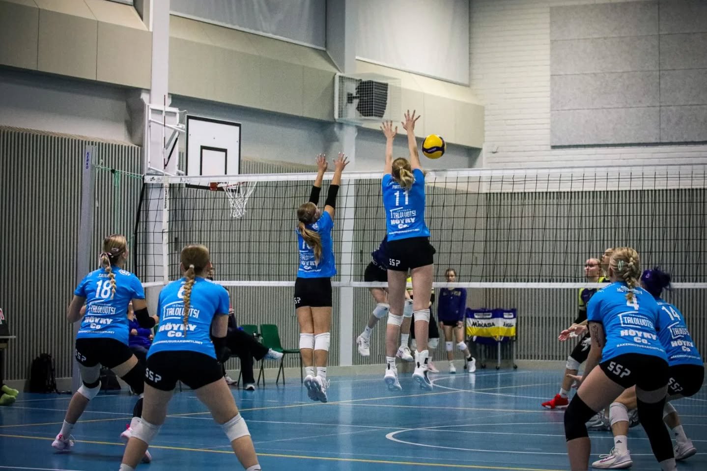 Julia Pirttij&auml;rvi on valittu U18 tytt&ouml;jen isoon maajoukkueryhm&auml;&auml;n! 33 pelaajan ryhm&auml; kokoontuu helmikuussa Salossa. Ik&auml;luokan t&auml;ht&auml;imen&auml; on hein&auml;kuussa pelattava EM-lopputurnaus! 

Onnea Jullelle vali