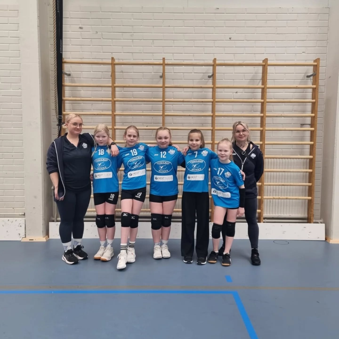 E-tyt&ouml;t pelasivat lauantaina vierasturnauksissa per&auml;ti viiden joukkueen voimin! 

Raporttia aluesarjajoukkueen peleist&auml; Kiteelt&auml;: 
Yl&auml;kautta sy&ouml;t&ouml;t onnistuivat t&auml;n&auml;&auml;n todella hyvin osalla pelaajista j