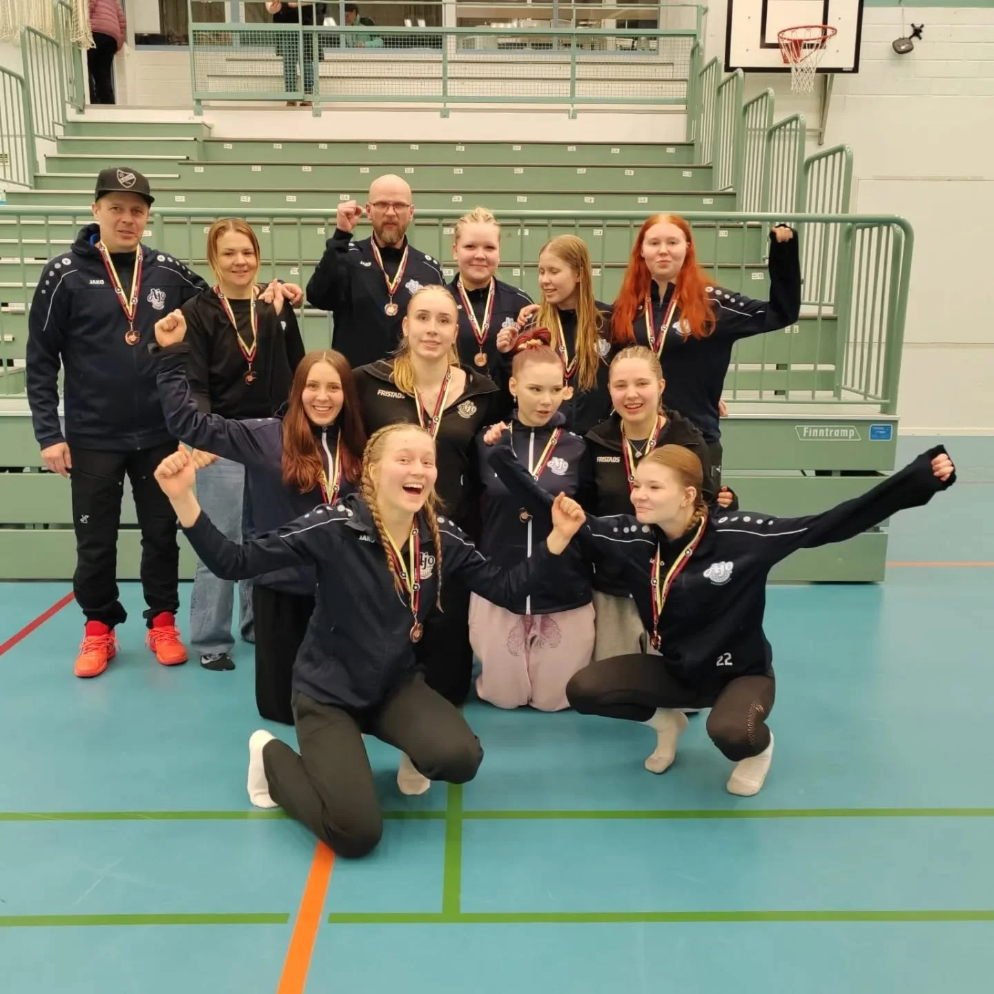 B-tyt&ouml;t alueen 3. ja 10.

Ajo Corolla sijoittui Vierem&auml;ll&auml; pelatussa turnauksessa hienosti Id&auml;n alueen kolmanneksi! 
Hiace taas pelasi itsens&auml; Sonkaj&auml;rvell&auml; sijalle 10.

Molempien joukkueiden osalta p&auml;iv&auml; 