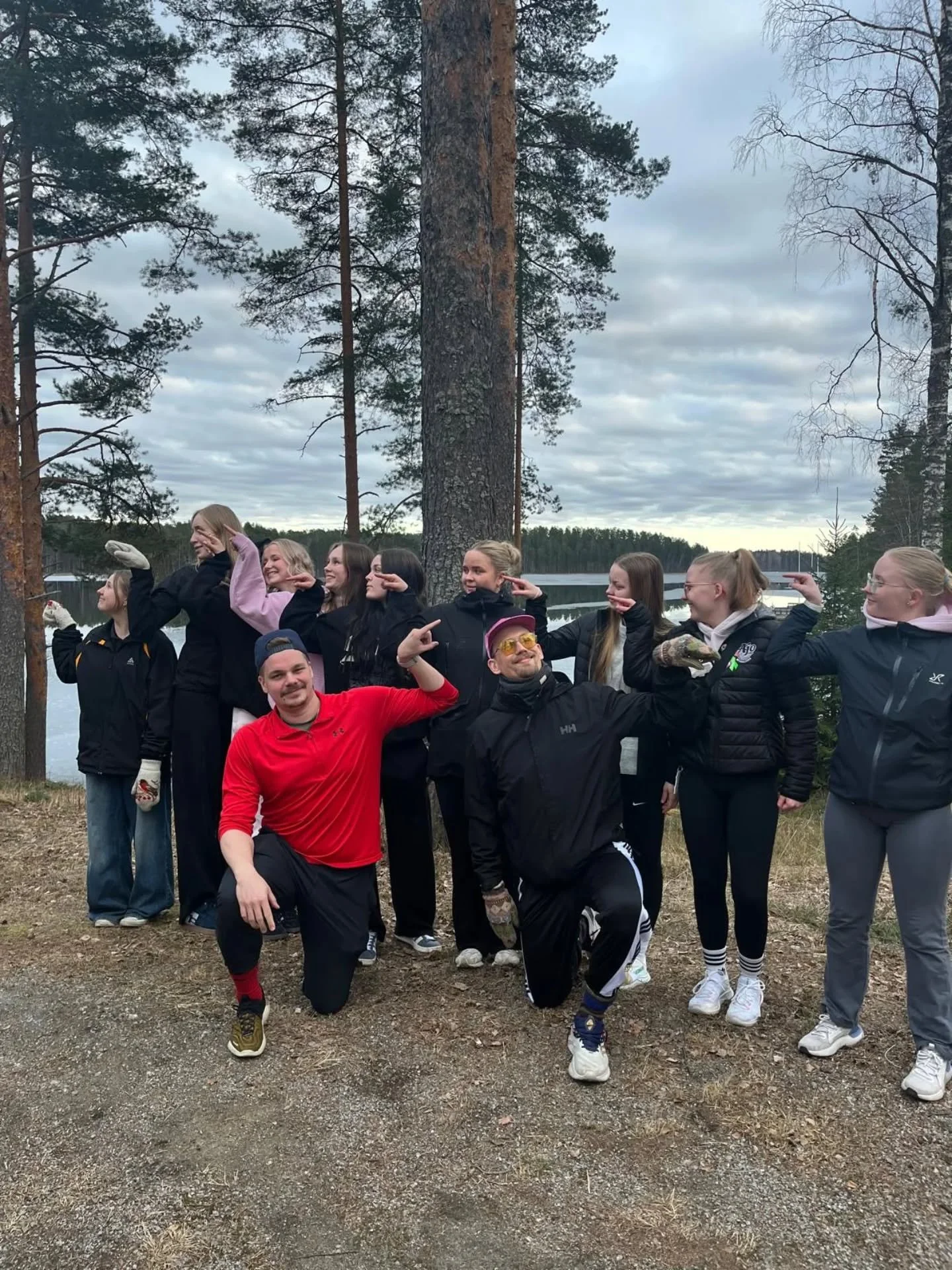 Naisten joukkue vietti eilen kauden p&auml;&auml;t&ouml;st&auml; sy&ouml;m&auml;ll&auml;, kisailemalla ja paljuilemalla @harjunportti mainioilla m&ouml;keill&auml;!

Harjunportin monipuoliseen tarjontaan p&auml;&auml;set tutustumaan: www.harjunportti