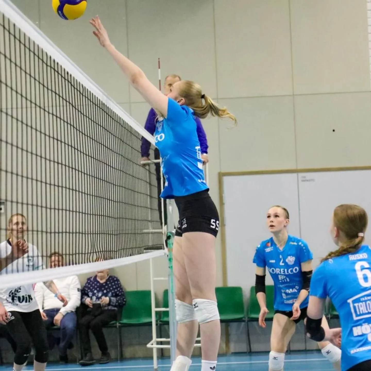 Julia Pirttij&auml;rvi jatkaa U18-tytt&ouml;jen maajoukkueryhm&auml;ss&auml; kohti tulevan kes&auml;n EM-kisoja!! 💪💪💪

Julle leireilee muun ryhm&auml;n kanssa ahkerasti touko-kes&auml;kuun aikana. Kisat pelataan Liettuan Siauliussa 1.-9.7. ja mahd