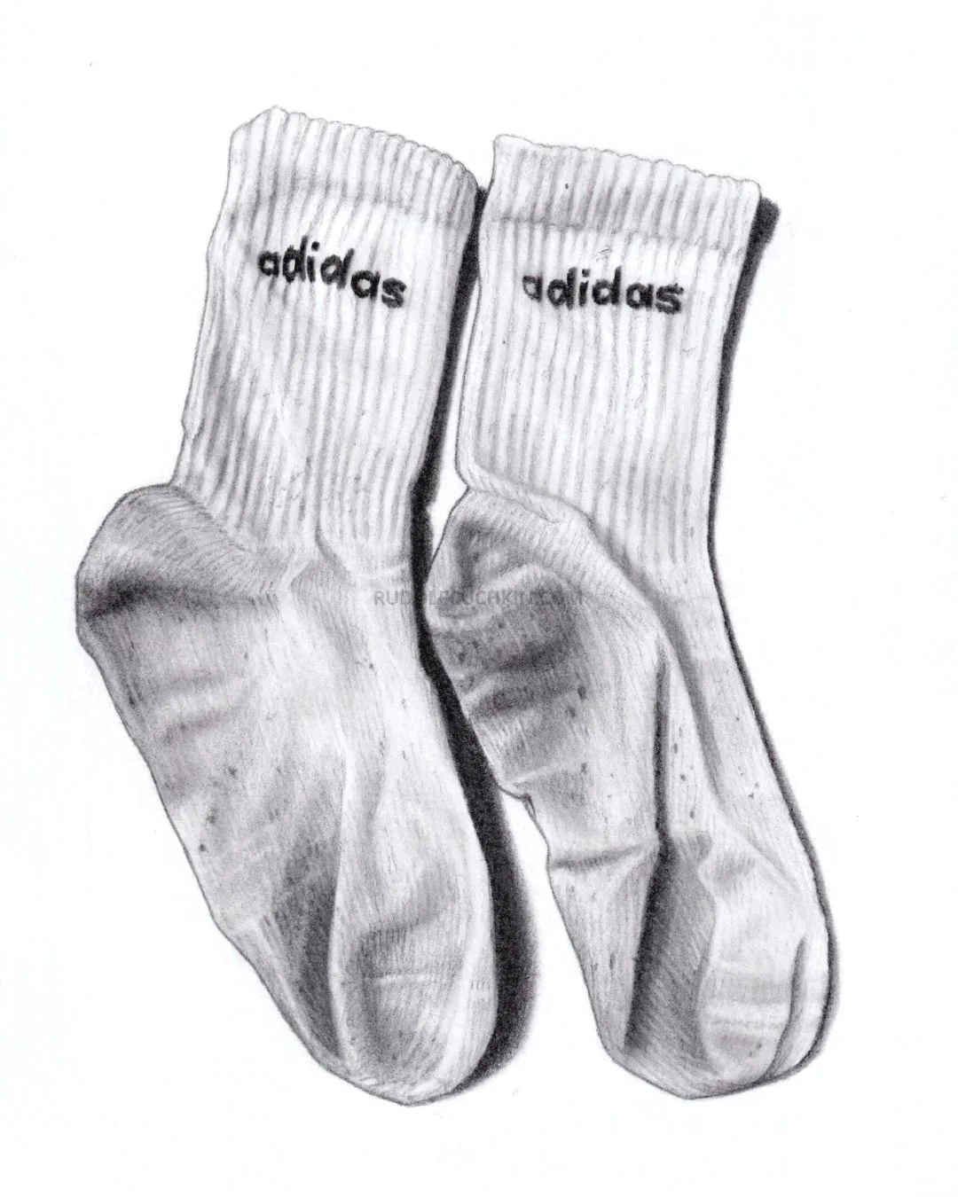 Dessin de Rudolf Cuchkin représentant une paire de chaussettes posée sur fond blanc, évoquant la présence et l'intimité masculine.