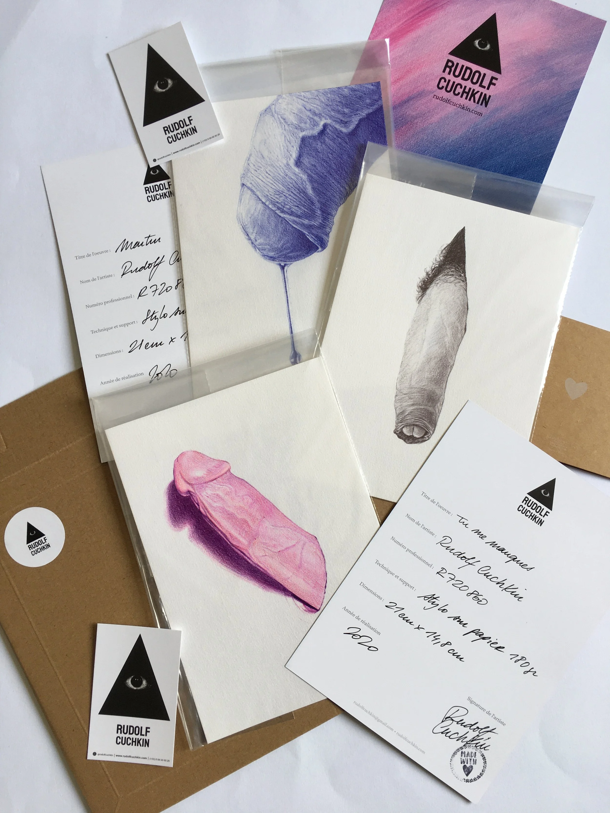 Une collection de cartes postales, d'illustrations, d'autocollants et de documents de l'artiste Rudolph Cuchkin, avec des dessins de parties du corps humain et des éléments abstraits, accompagnés du logo de Rudolph Cuchkin.