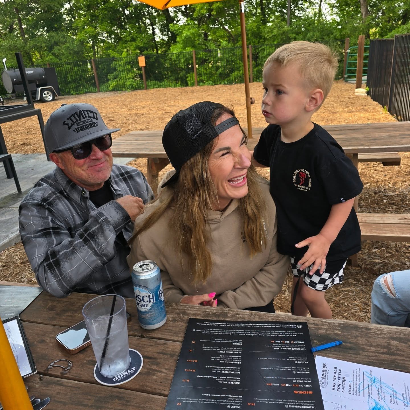 Bikes brought us out, but family&rsquo;s what it&rsquo;s really about.
Another solid night with the SMC crew &mdash; good rides, better people. 🤘

#BikeNightVibes #FamilyAndFuel #SmokinMonkeyCustoms #GarageFamily #BuiltNotBought #BaggerLife #MNMotor