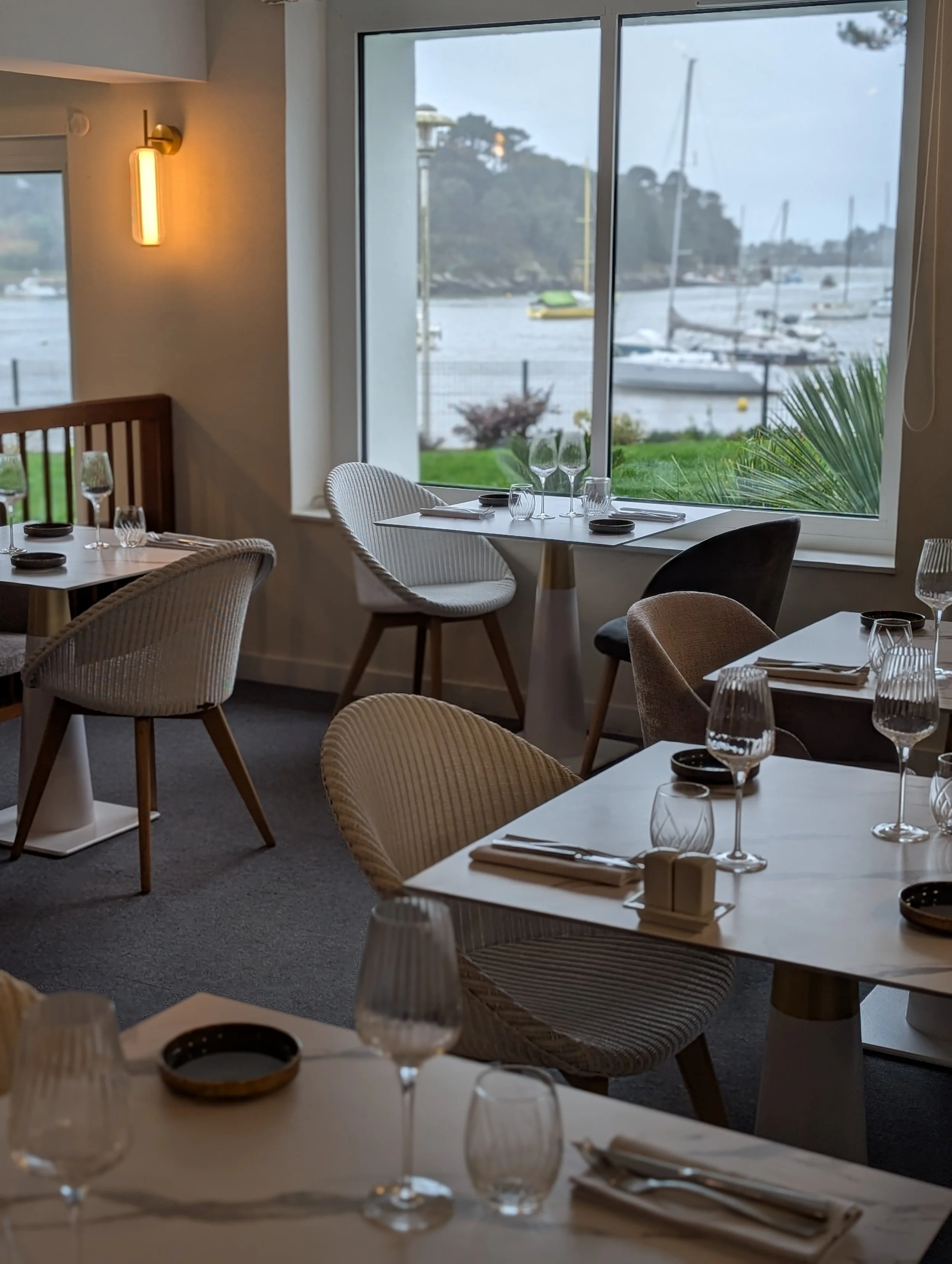 hotel restaurant roof vannes bestwestern communication.jpg