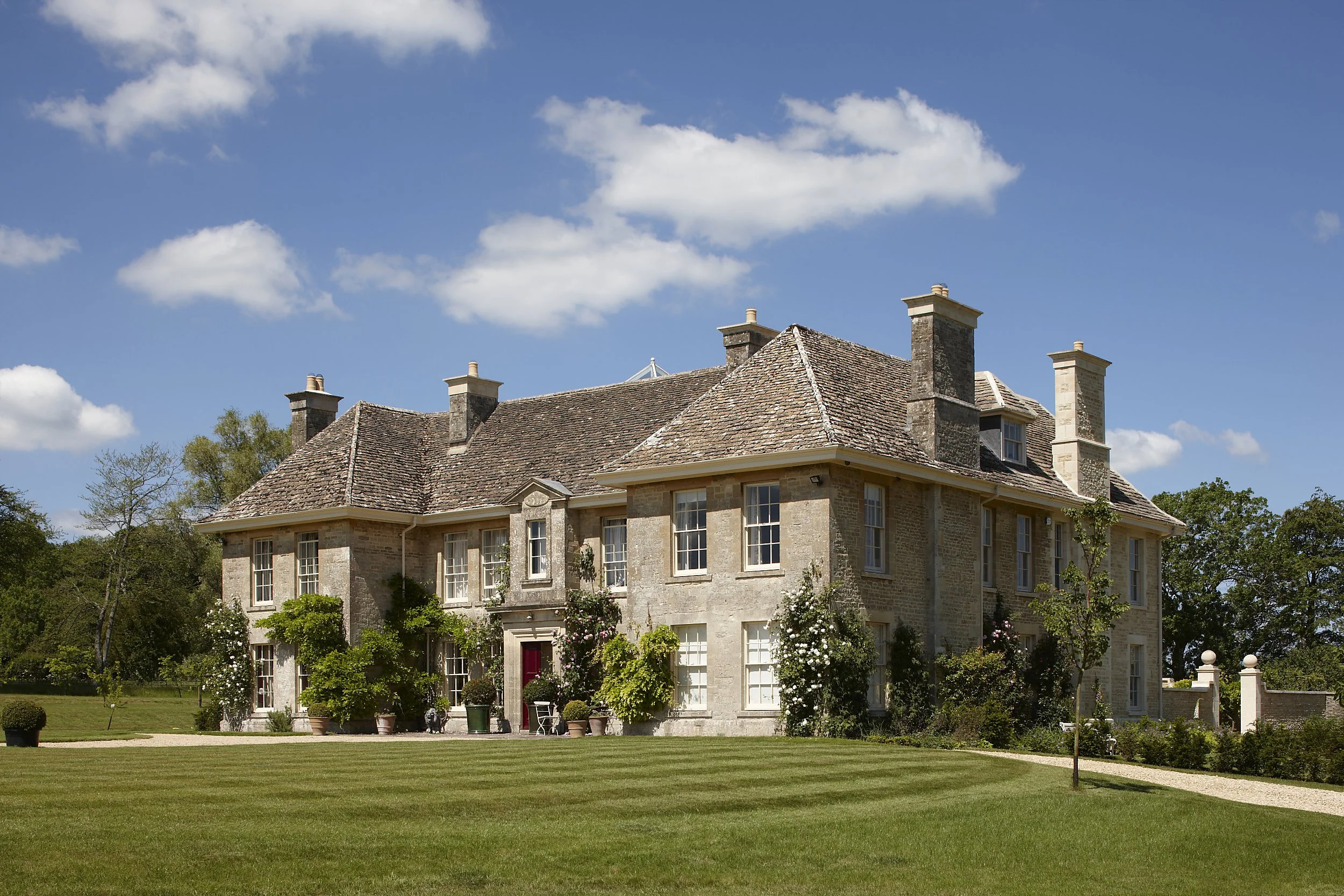 COUNTRY HOUSES