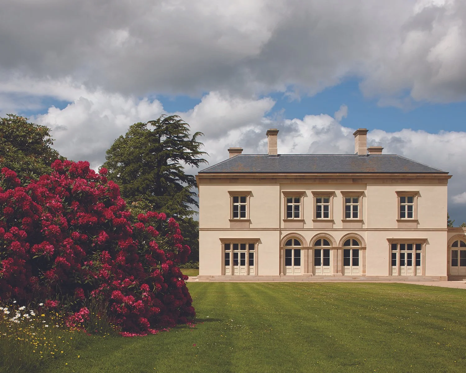 COUNTRY HOUSES