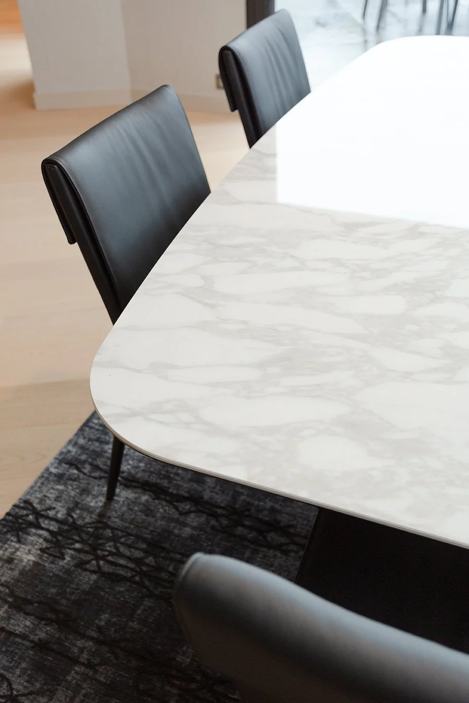 Rénovation pièce de vie - salon & salle à manger en Ille et Vilaine (35). Table en céramique haut de gamme