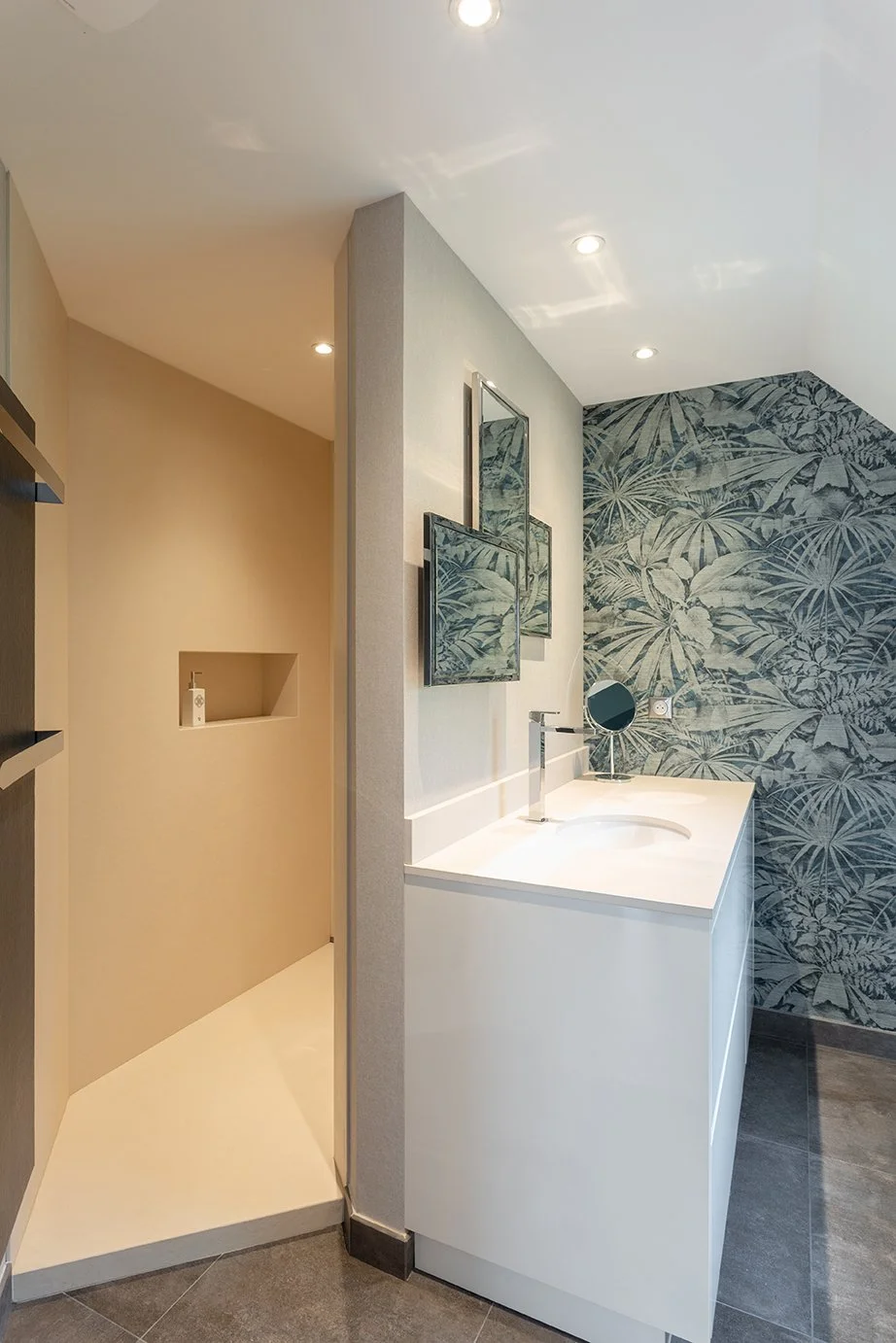 Rénovation en Ille et Vilaine (35). Salle de bain parentale, décoration, douche en céramique 