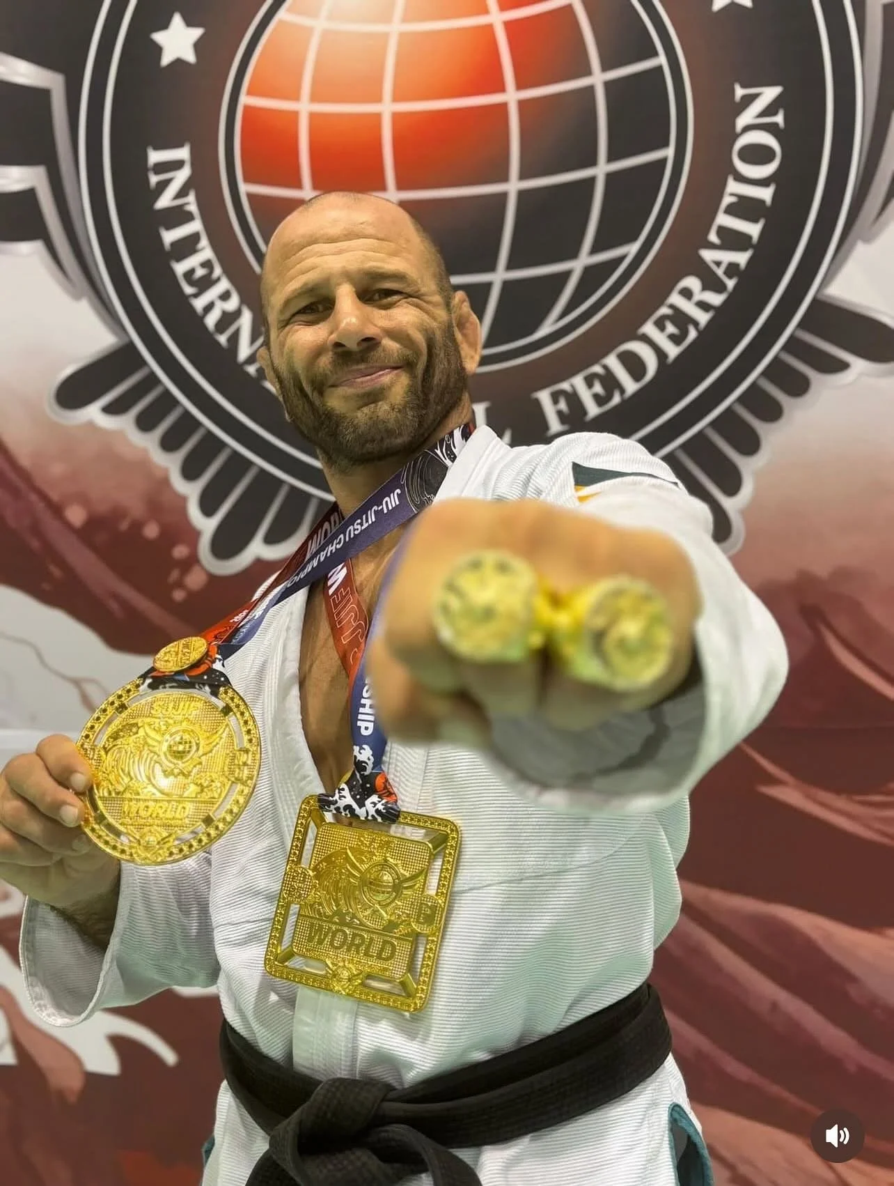 🥋 Day 2 Results &ndash; Gi Masters
Team Canada (SJJCANF) &ndash; SJJIF World Championships, Chiba 2025 🌍🔥

🥇 Gold
	&bull;	Igor Mocaiber Peralva 
	&bull;	Kevin On
	&bull;	Michael Aviado
	&bull;	Lisa Bennett (Double Gold 🏆🏆)

🥈 Silver
	&bull;	Ai
