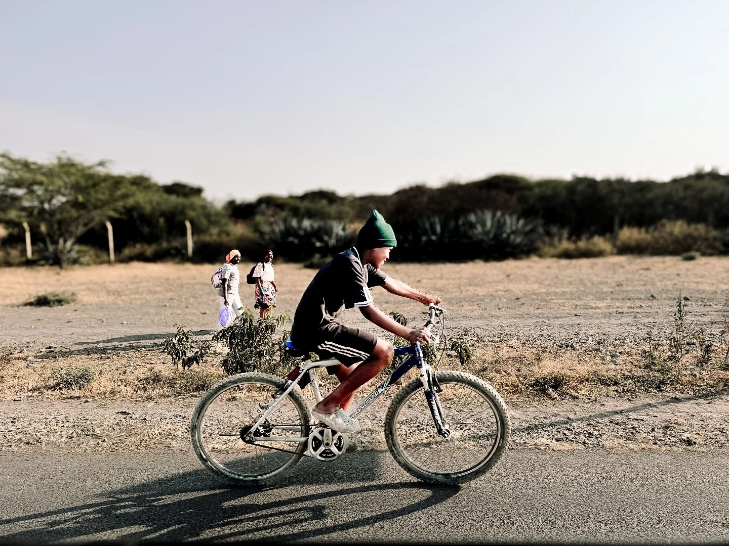 〰️ A fleeting moment captured out of our moving Toyota en route to Arusha 🚲

📷: iPhone 15 Pro Max

::Tanzania:: 

#photography #photographer #lightroom #africa #iphonephotography #tanzania #travelphotography #adventuretravel #coloradobasedphotograp