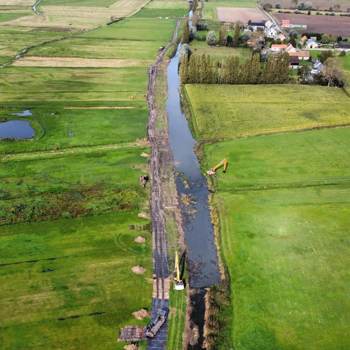 Photo dump 📷

#rijplaten #event #verhuur #rijplatenverhuur #staal #kunststof #verharding #werf #evenement #tuinaanleg #landbouw #grondwerk #stalenrijplaten #kunststofrijplaten #draglineschotten